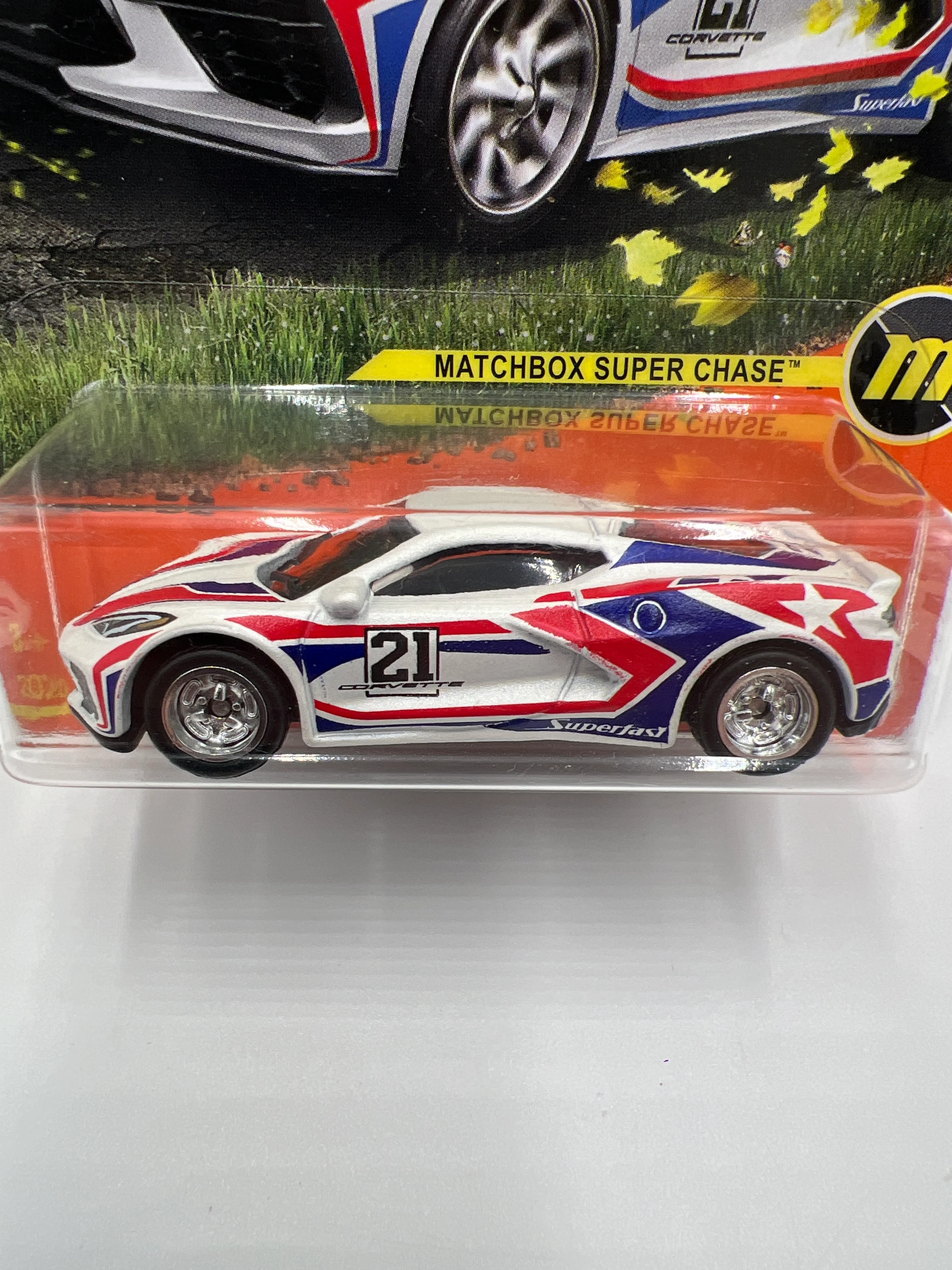 Matchbox Super Chase 2020 Corvette White W/Protector - Image 3