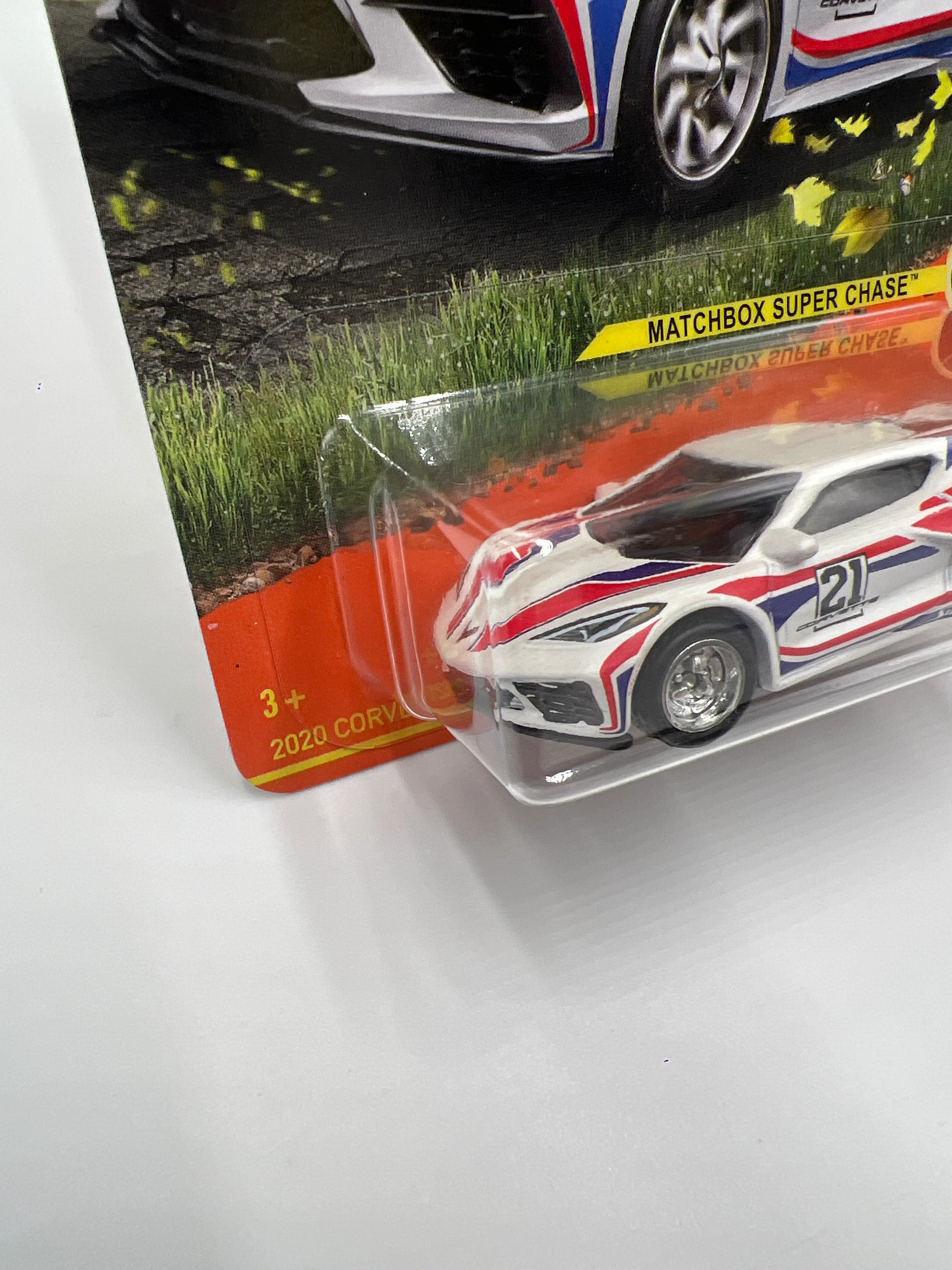 Matchbox Super Chase 2020 Corvette White W/Protector - Image 5