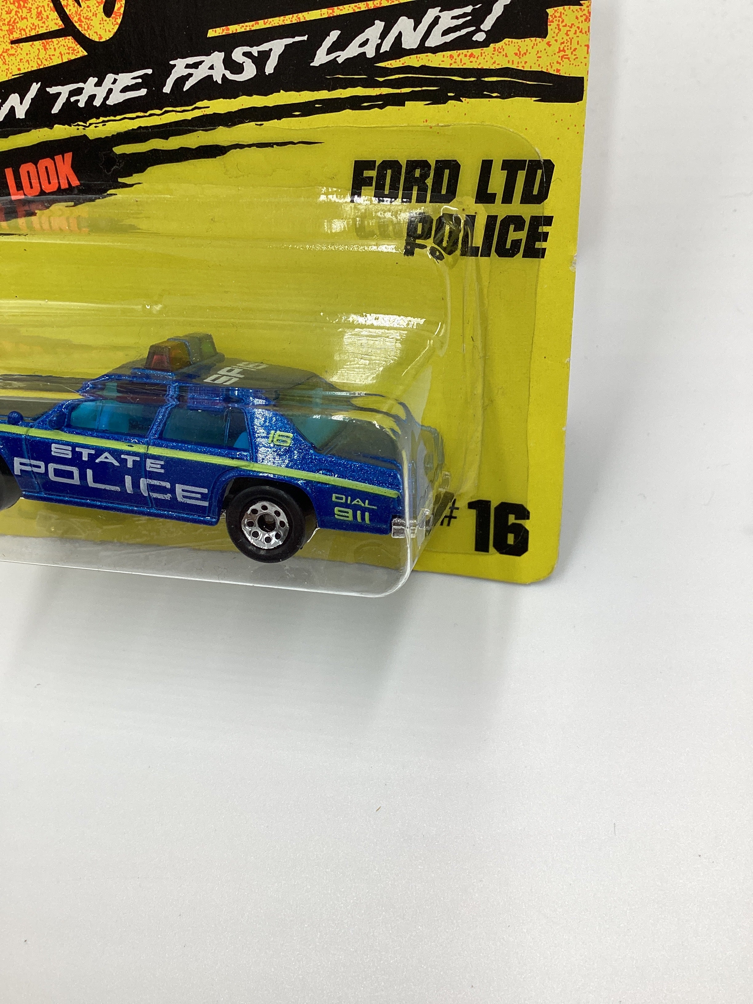 Matchbox Get In The Fast Lane #16 Ford LTD Police Blue 208C - Image 4