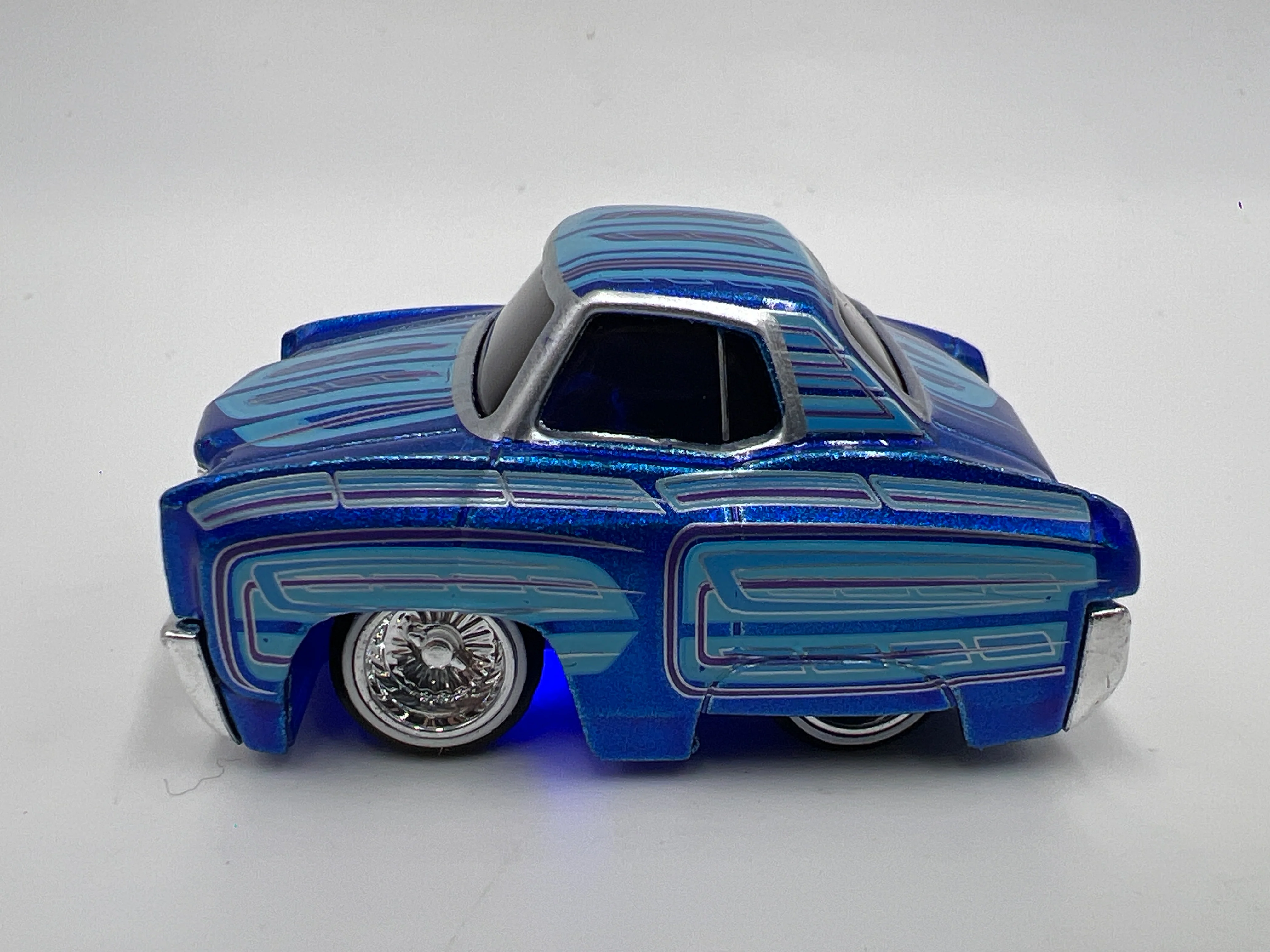 MGA Car Tuned Series 1 Show Glow Lowriders #7 72 Chevy Monte Carlo Blue - Image 6