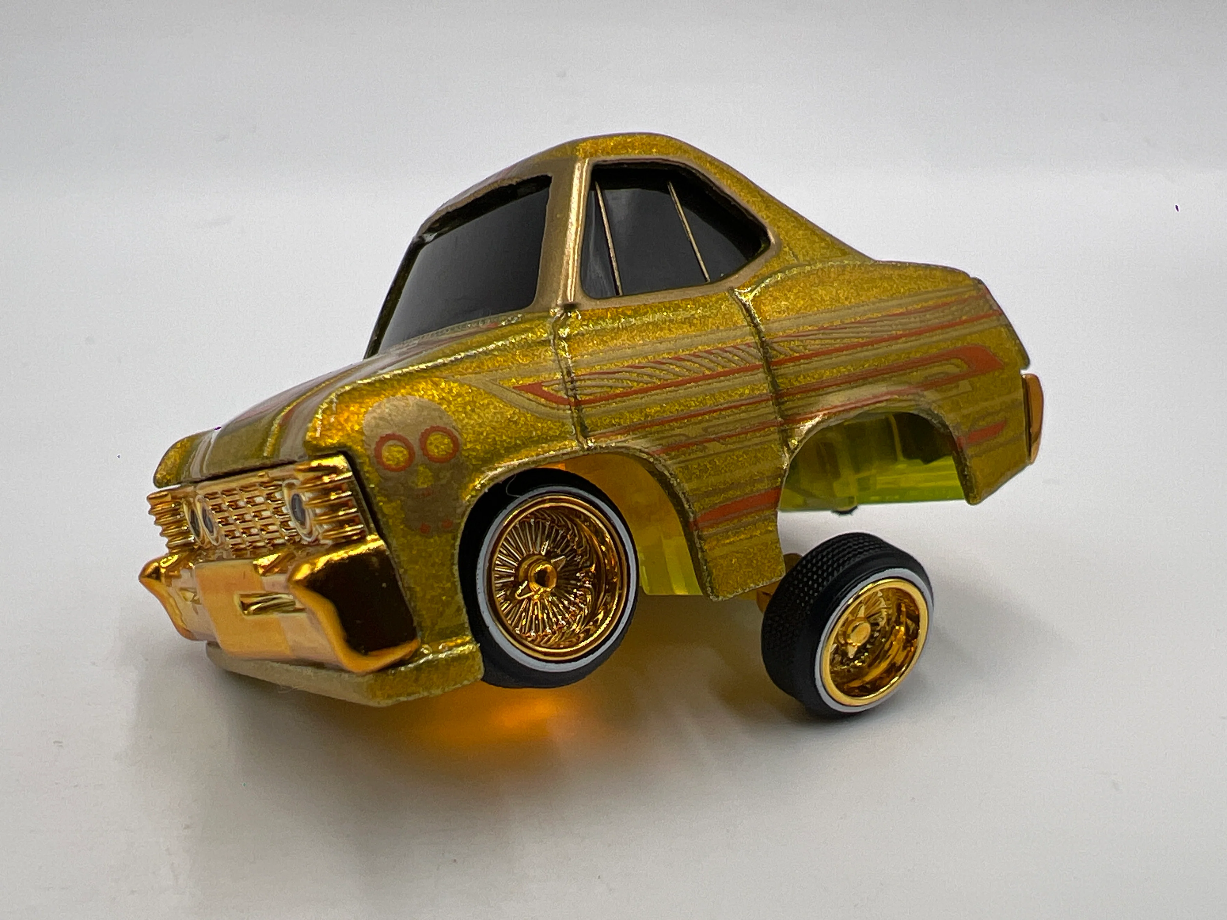 MGA Car Tuned Series 1 Show Glow Lowriders #1 67 Chevy Impala SS Gold - Image 3