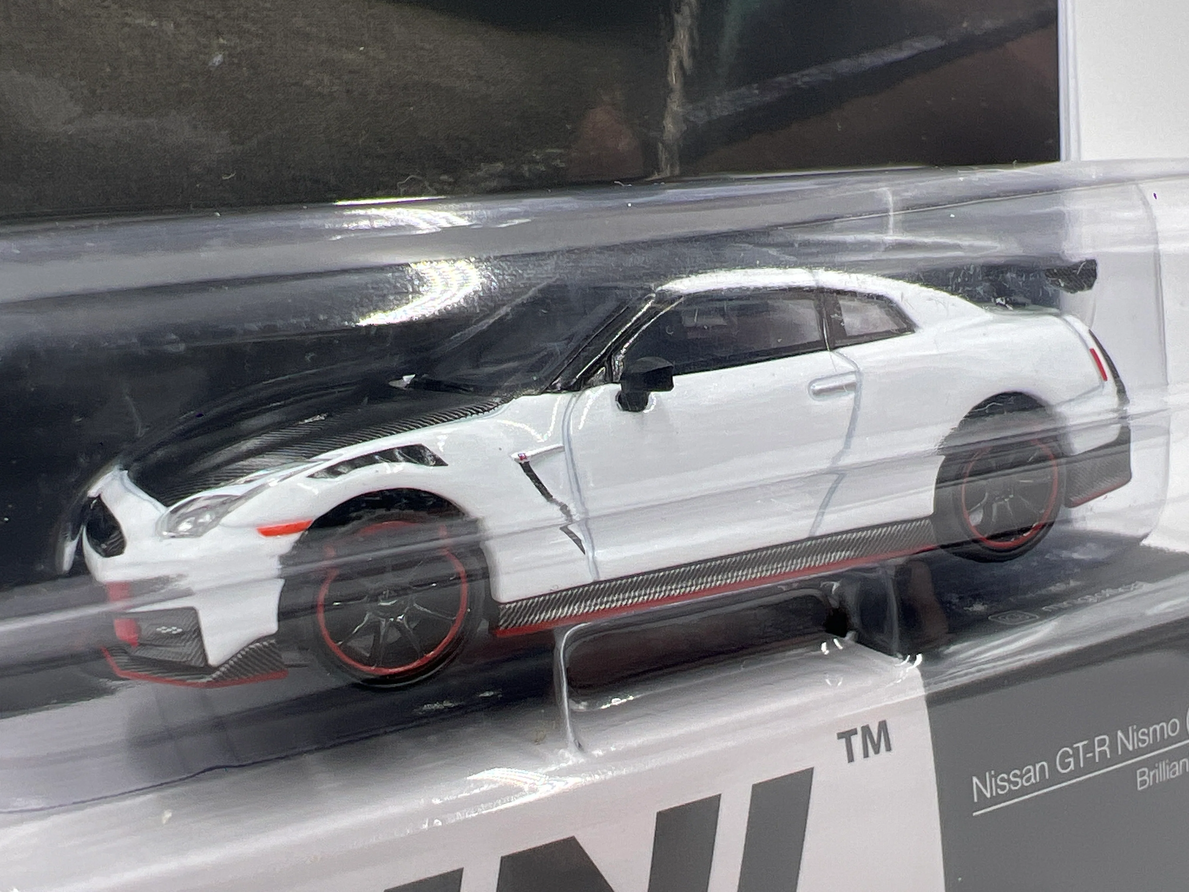 Mini GT #1045 Nissan GT-R Nismo R35 2024 Brilliant White Pearl 233D - Image 2