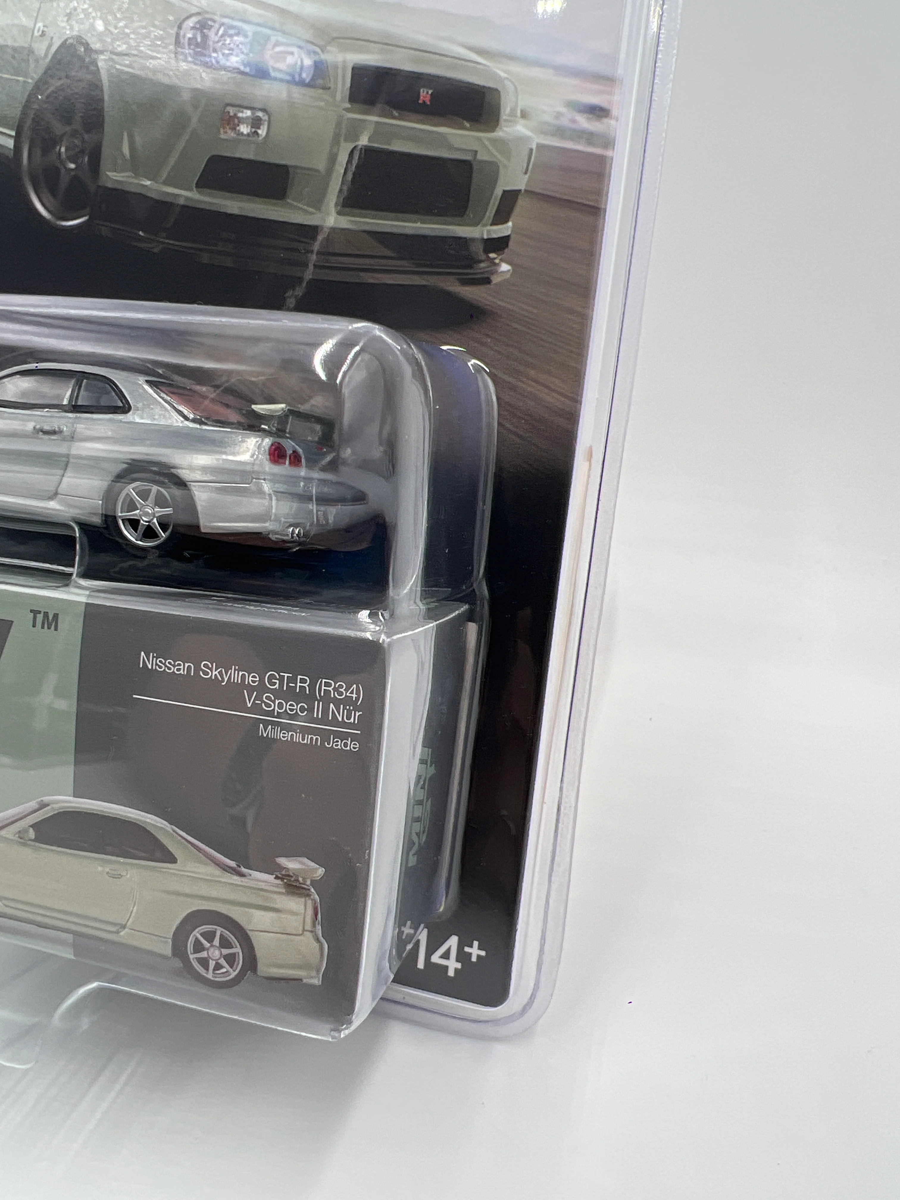 Mini GT #1003 CHASE Nissan Skyline GT-R R34 V-Spec II Nur Millenium Jade - Image 3