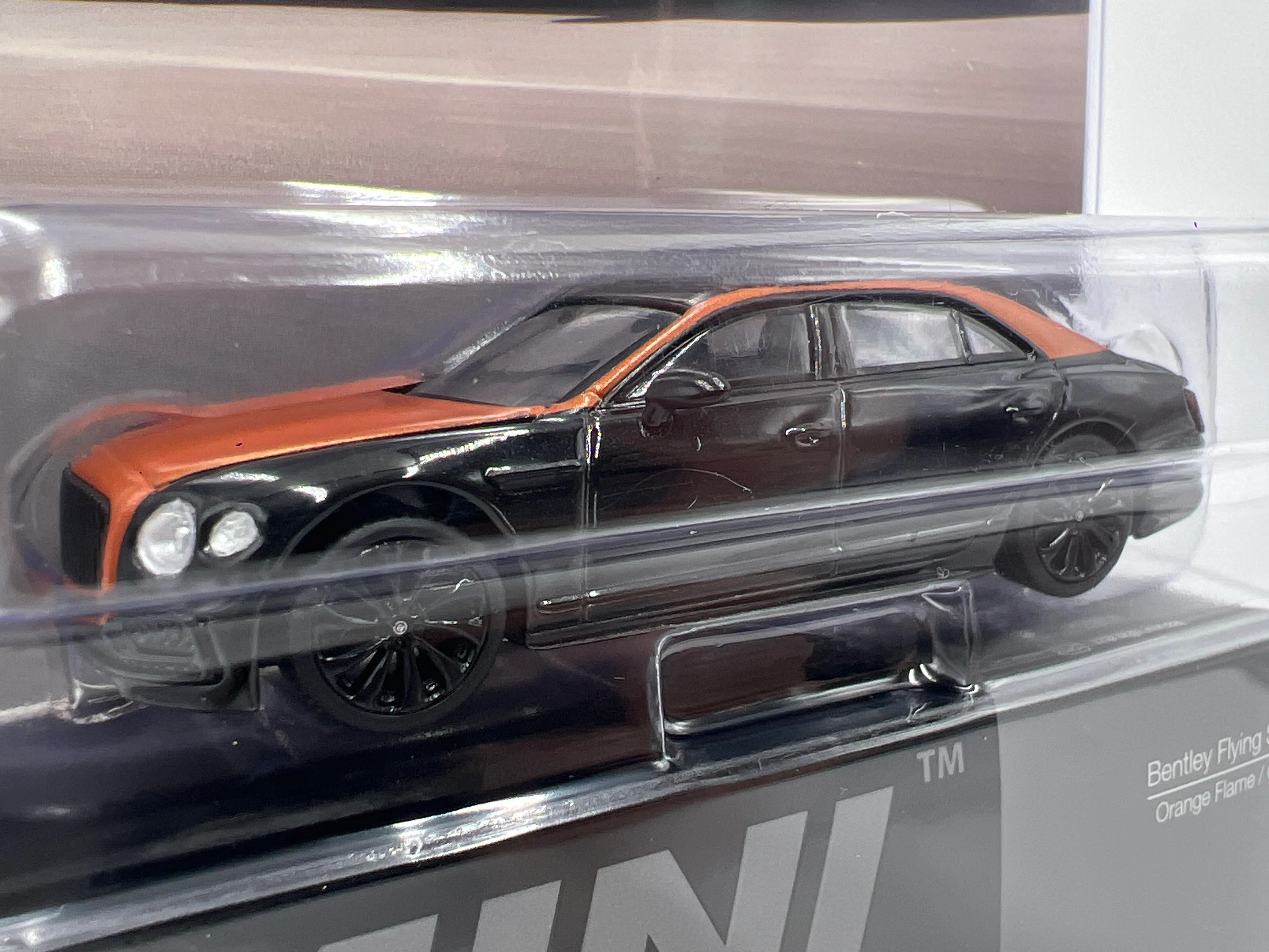 Mini GT #991 Bentley Flying Spur Orange Flame/Onyx 235G - Image 2