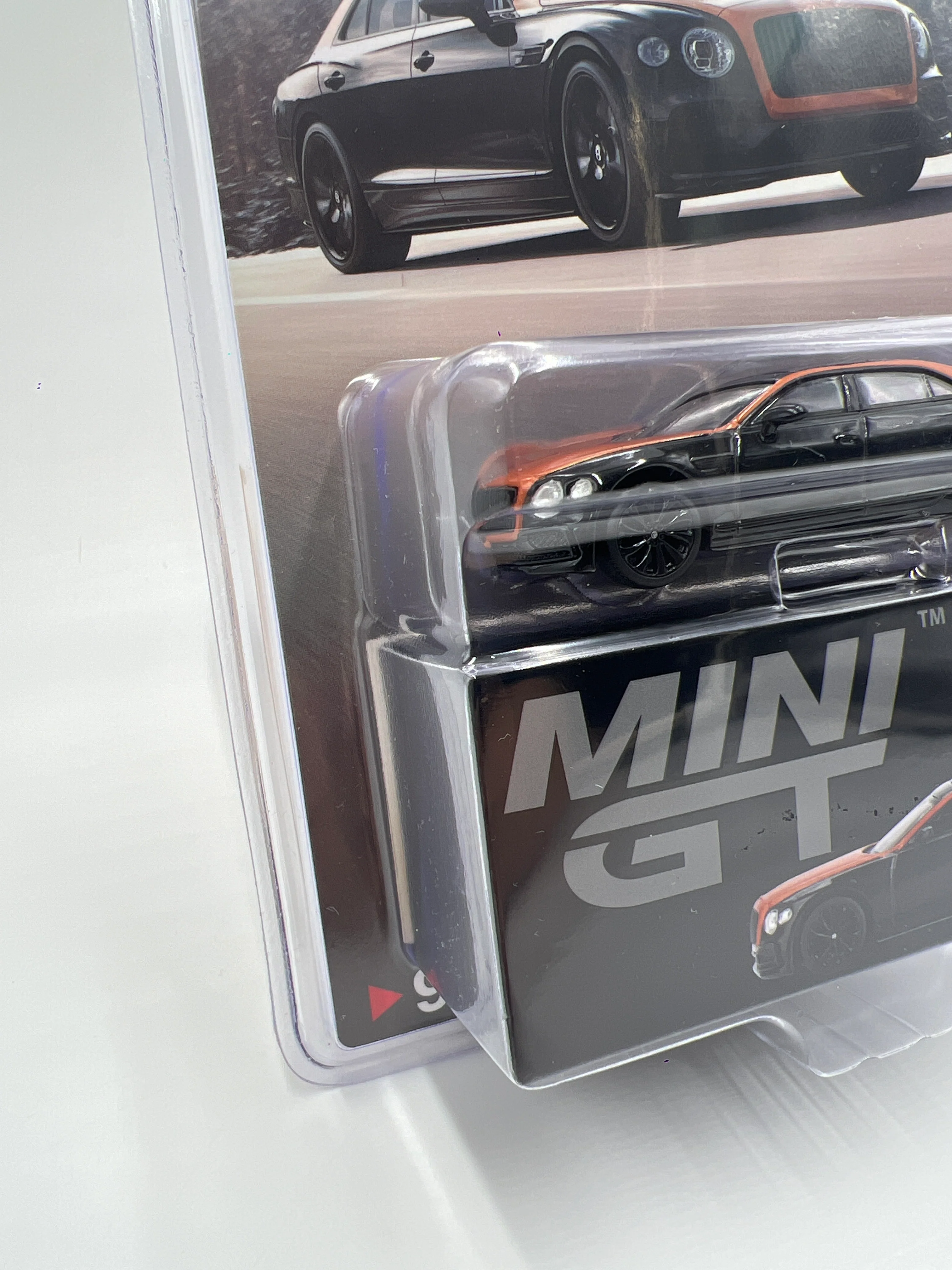 Mini GT #991 Bentley Flying Spur Orange Flame/Onyx 235G - Image 4