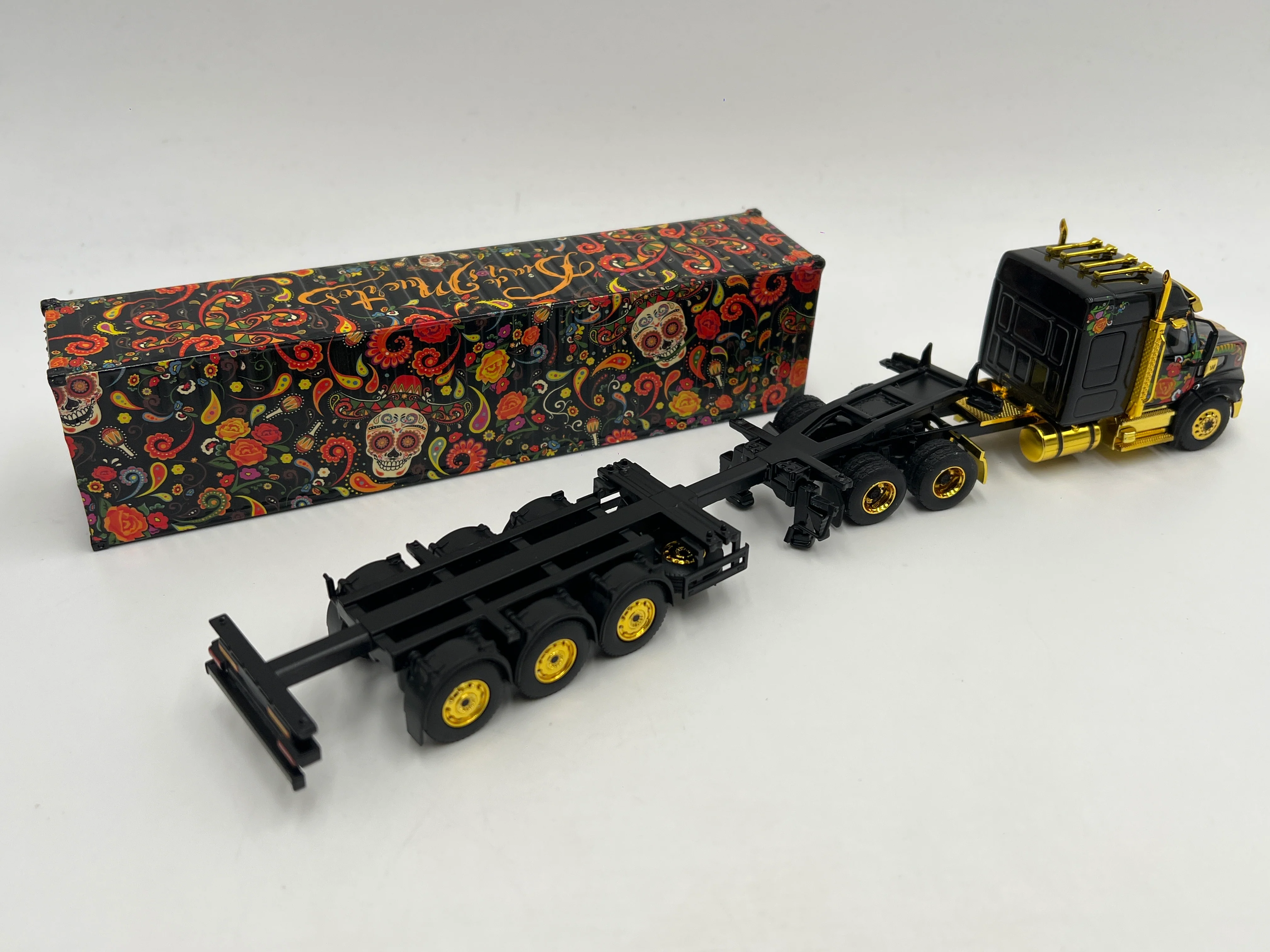 Mini GT #400 Western Star 49X W/40ft Container Dia De Los Muertos - Image 5