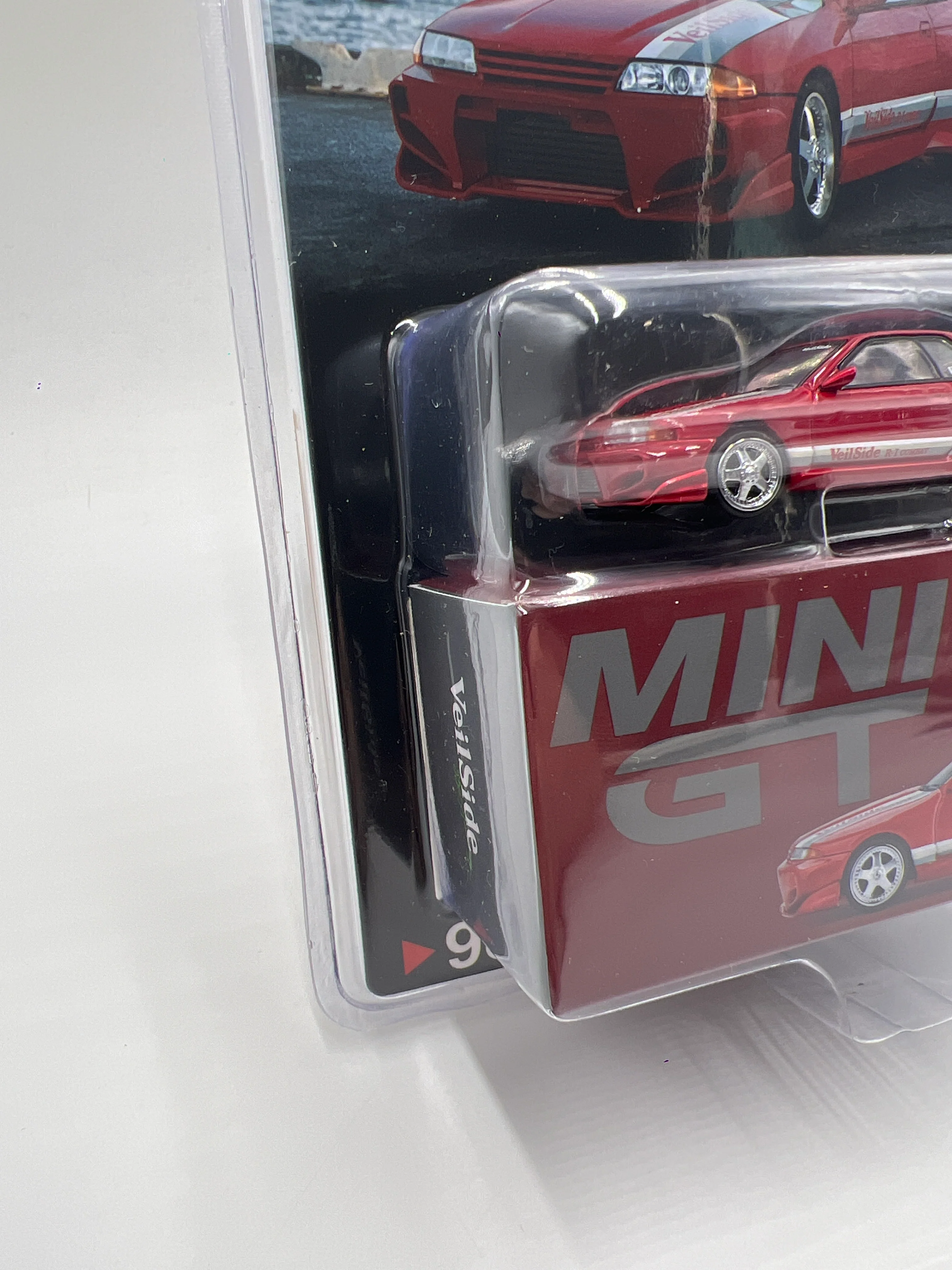 Mini GT #987 Nissan Skyline GT-R R32 VeilSide Combat C-I Red - Image 4