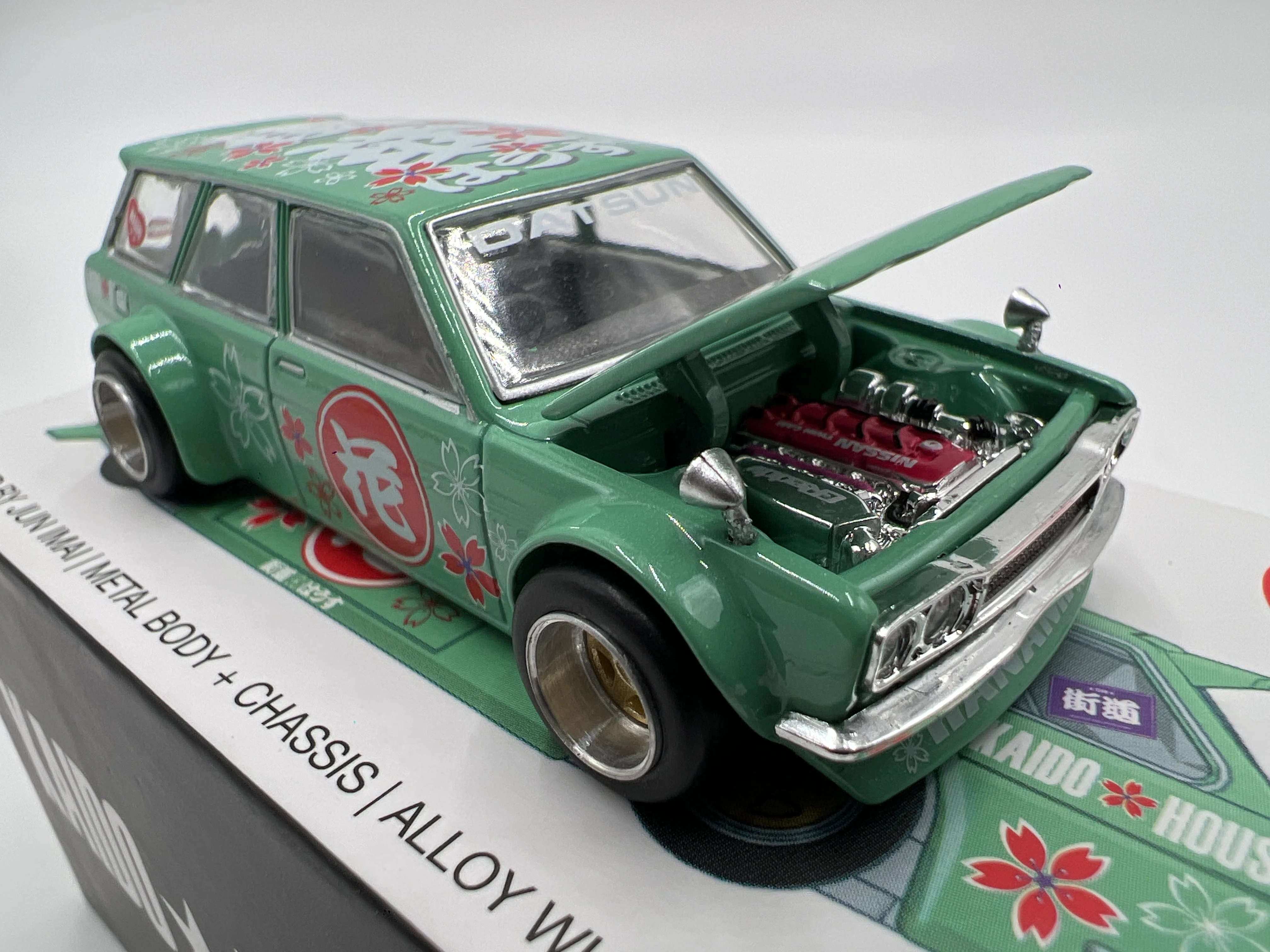 Mini GT Kaido House #013 Datsun 510 Wagon Green - Image 3
