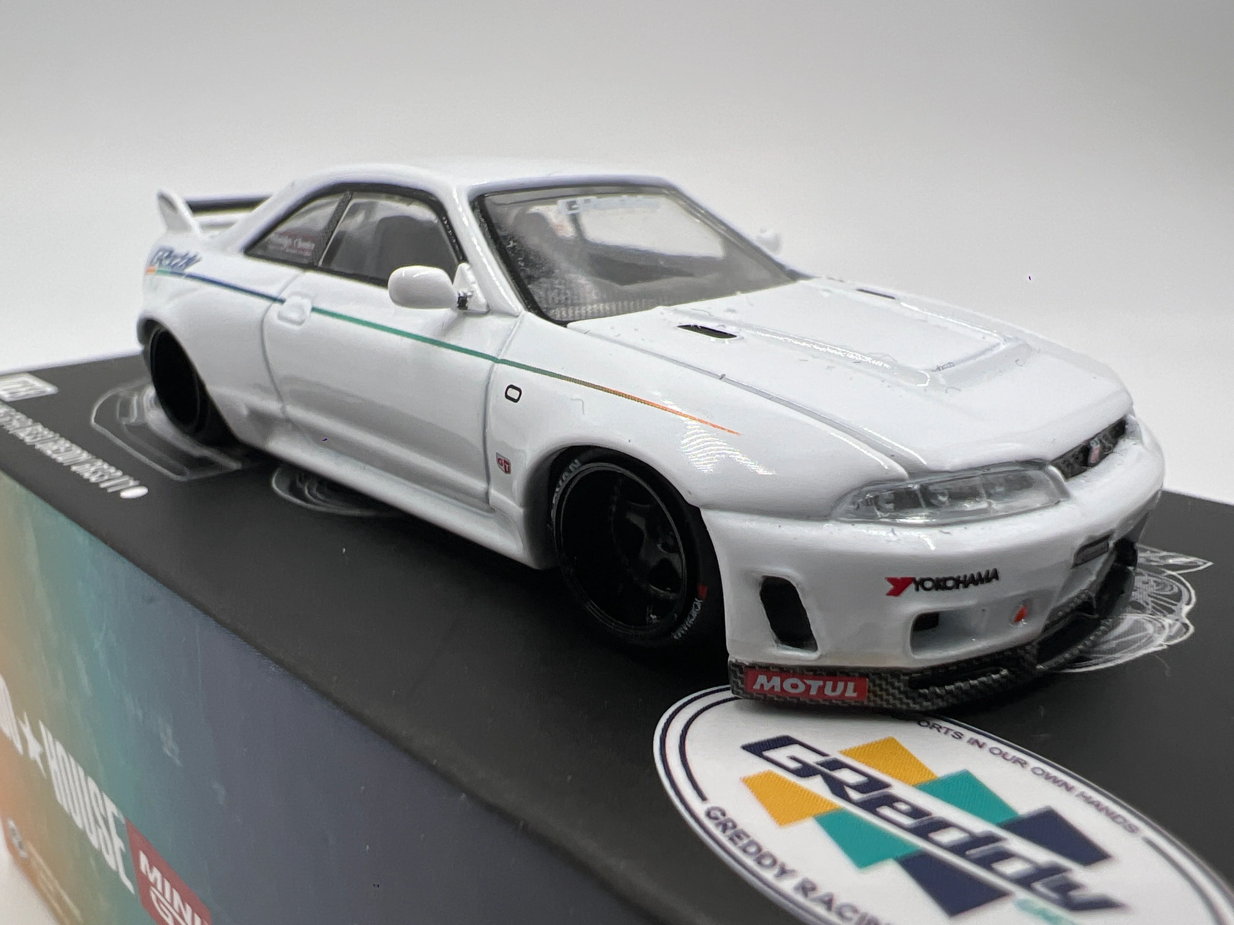 Mini GT Kaido House #113 Nissan Skyline GT-R R33 GRreddy GR33 V1 White - Image 3