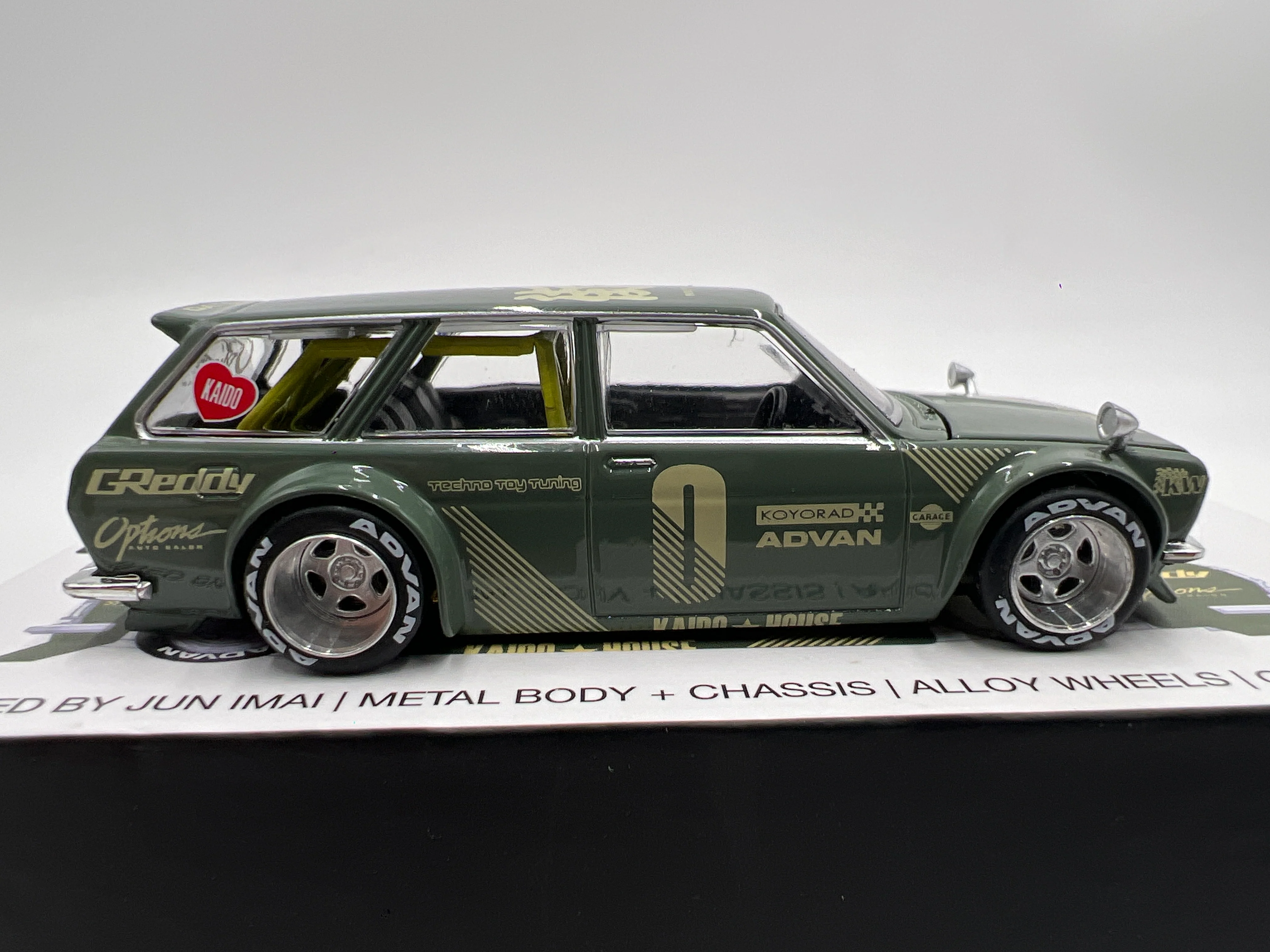Mini GT Kaido House #10 Datsun Bluebird 510 Wagon Green - Image 5