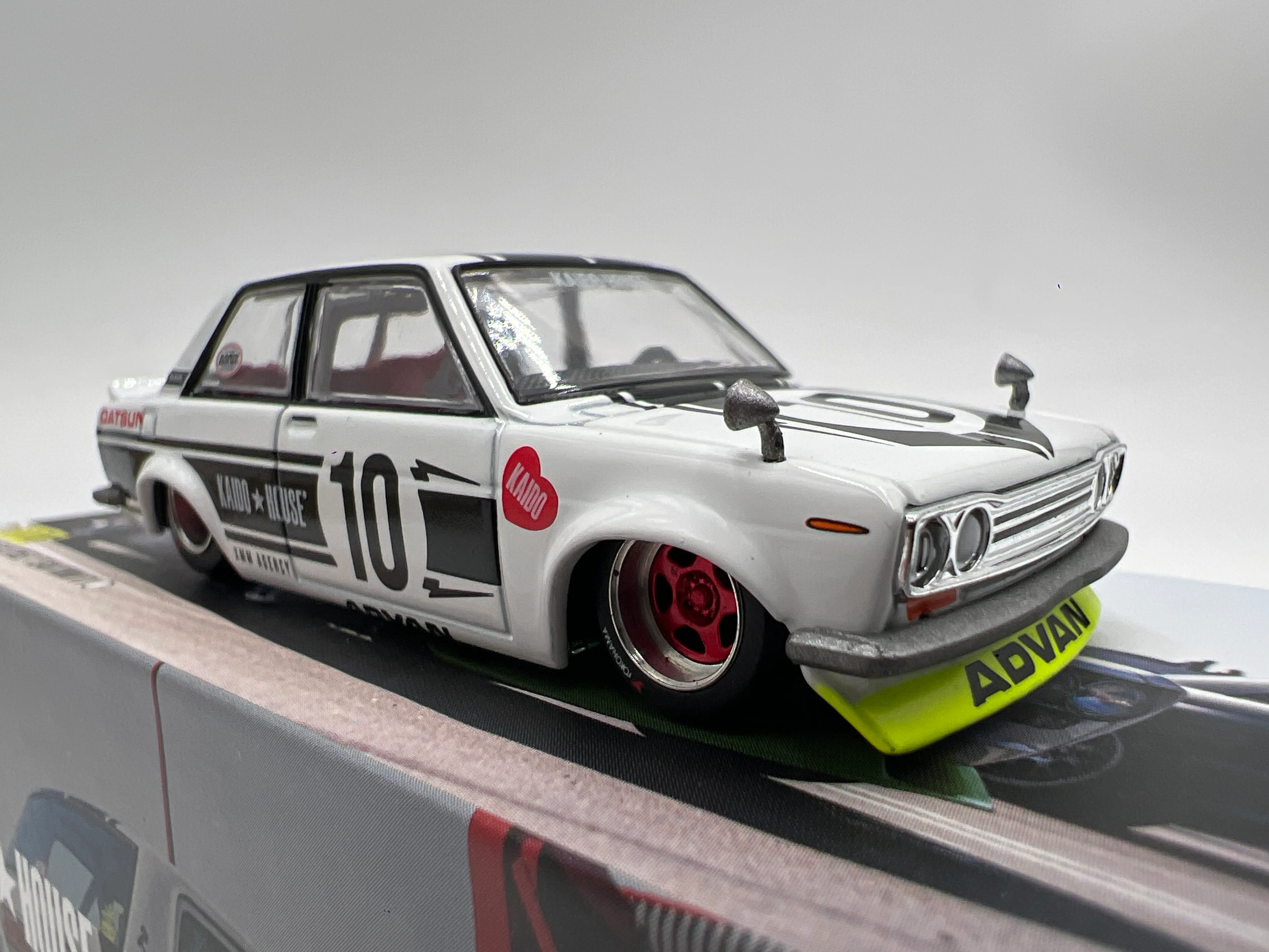 Mini GT Kaido House #176 Datsun 510 Street Team XMM V1 - Image 2