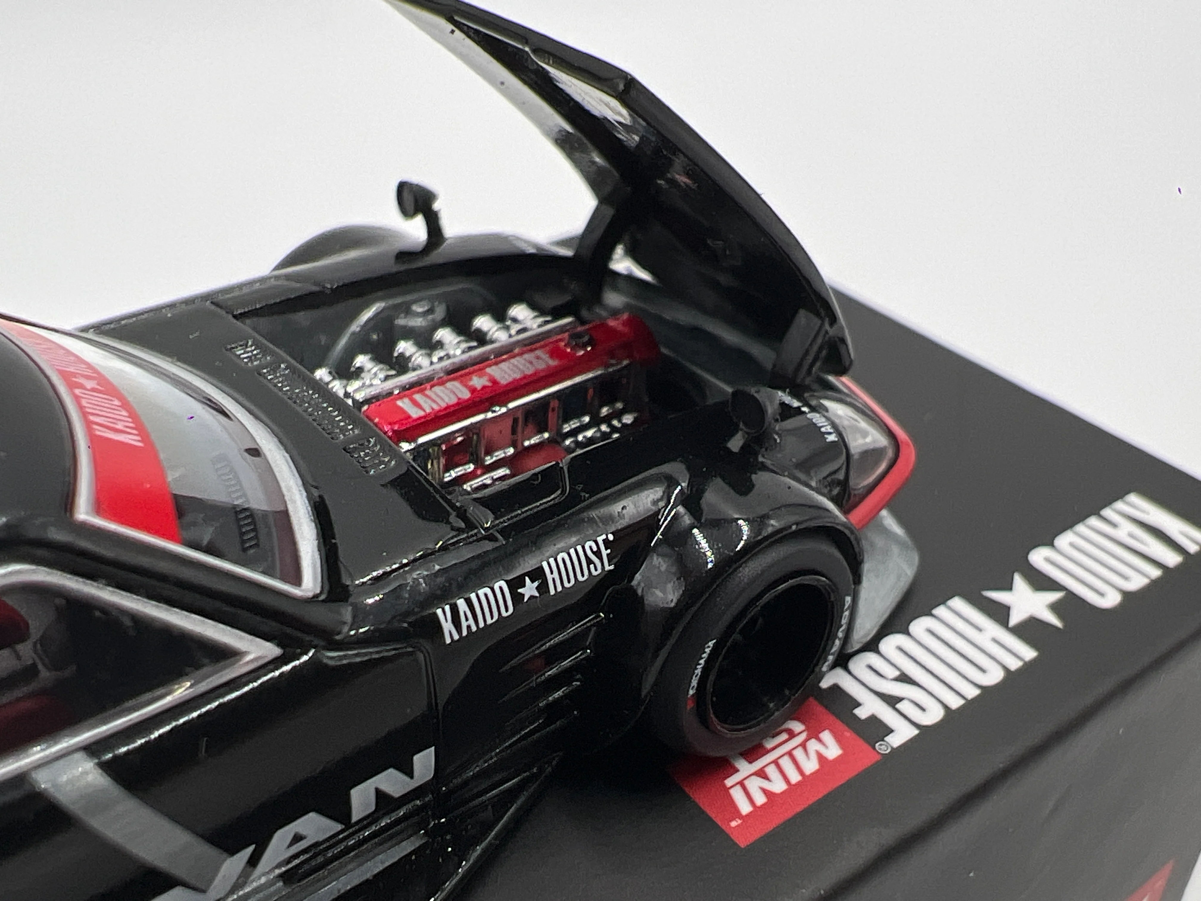 Mini GT Kaido House #172 CHASE Nissan Fairlady Z Kaido GT Advan - Image 4