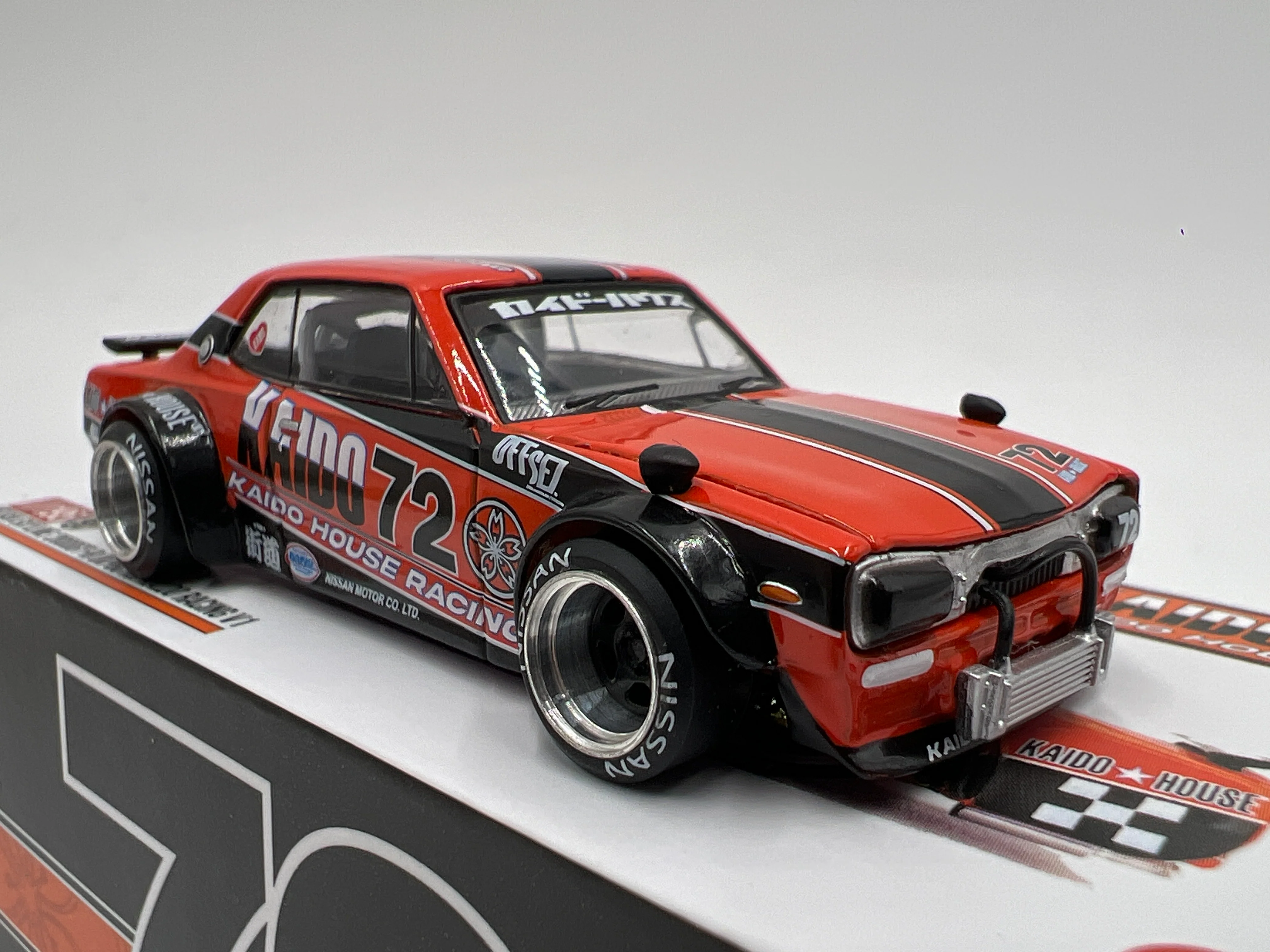 Mini GT Kaido House #195 Nissan Skyline 2000GT-R KPGC 10 Kaido Racing V1 Orange - Image 2