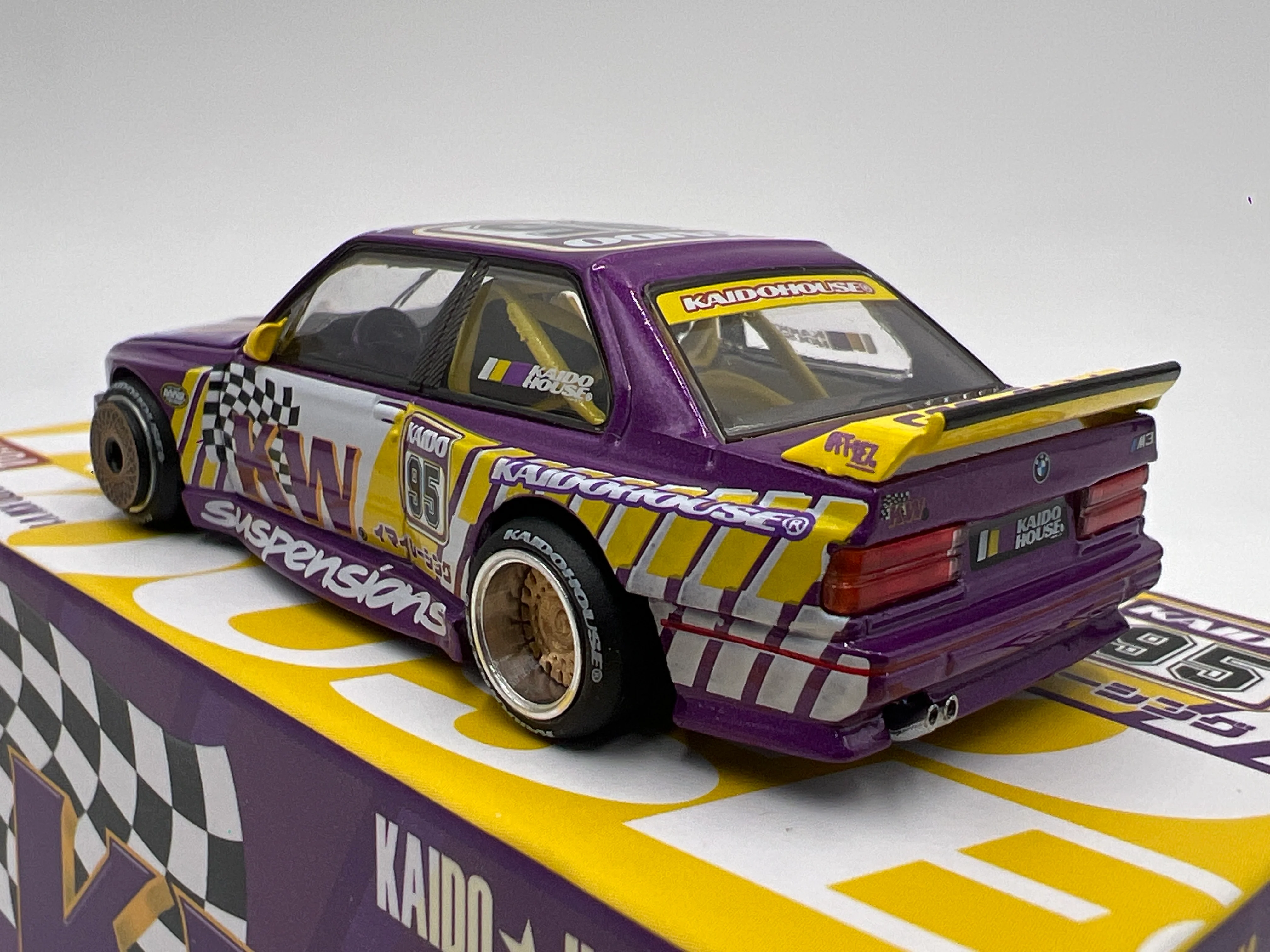 Mini GT Kaido House #194 BMW E30 M3 Kaido KW V1 Purple - Image 3