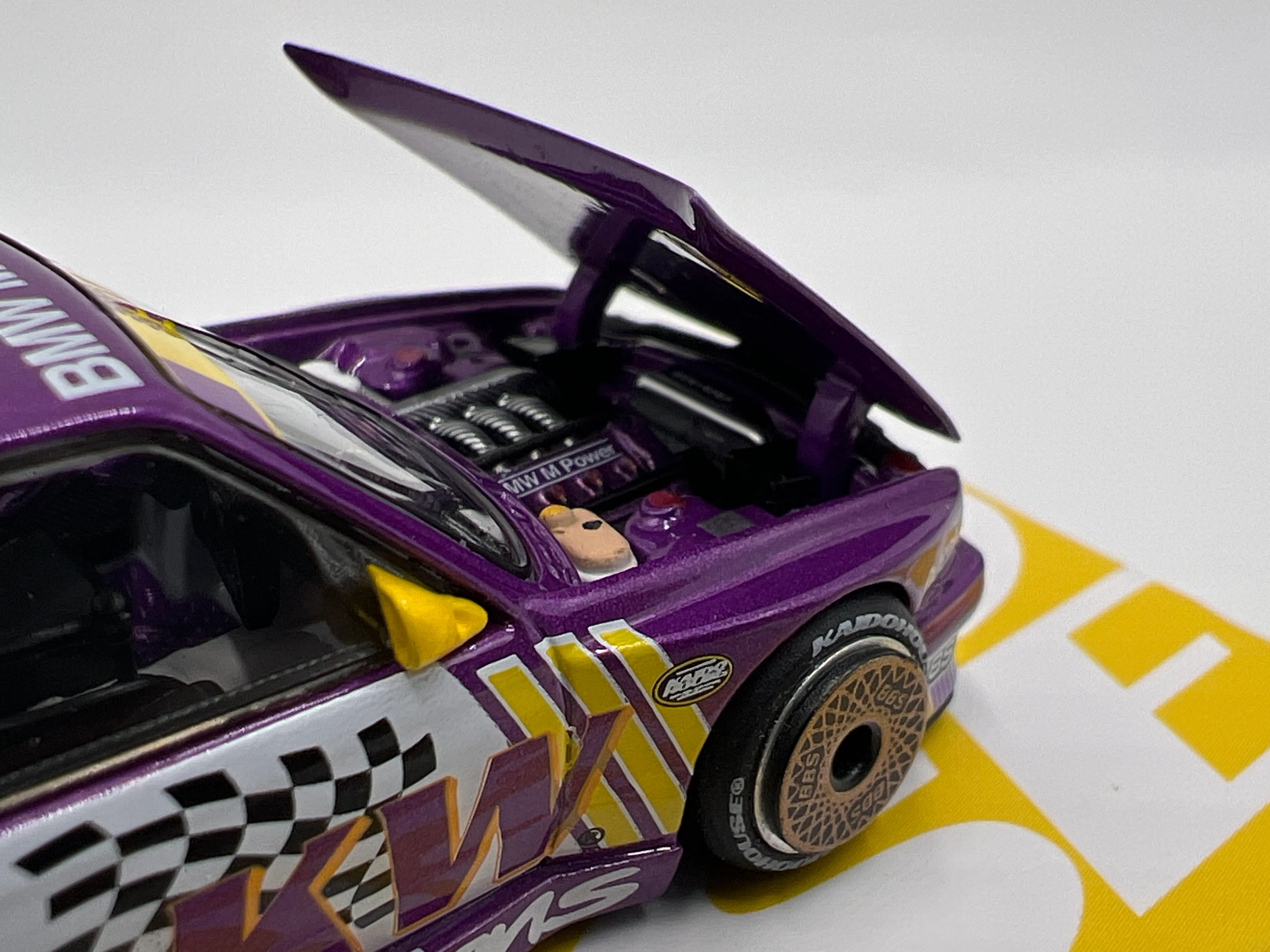 Mini GT Kaido House #194 BMW E30 M3 Kaido KW V1 Purple - Image 4