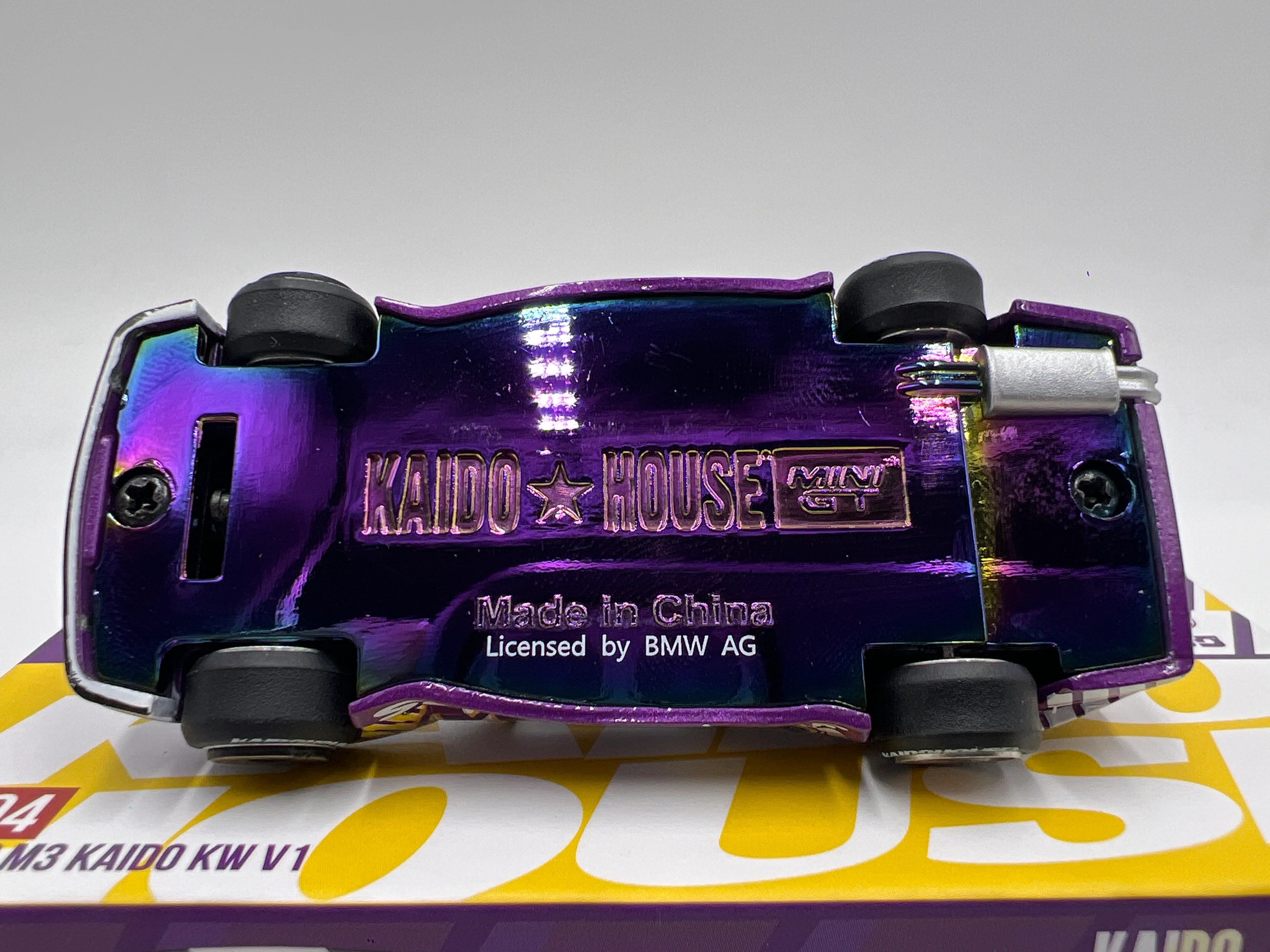 Mini GT Kaido House #194 BMW E30 M3 Kaido KW V1 Purple - Image 7