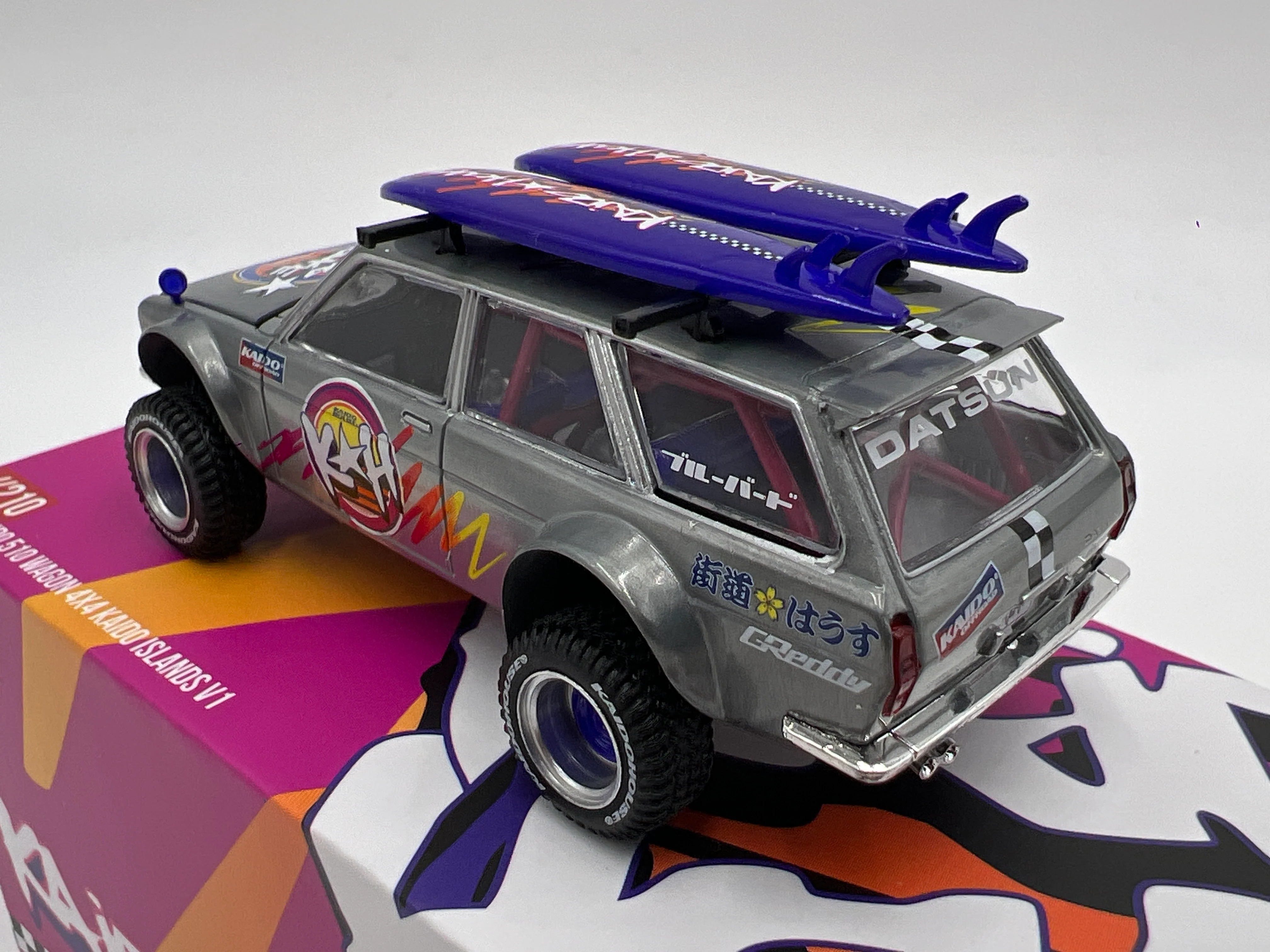 Mini GT Kaido House CHASE #210 Datsun 510 Wagon 4x4 Kaido Islands V1 - Image 3