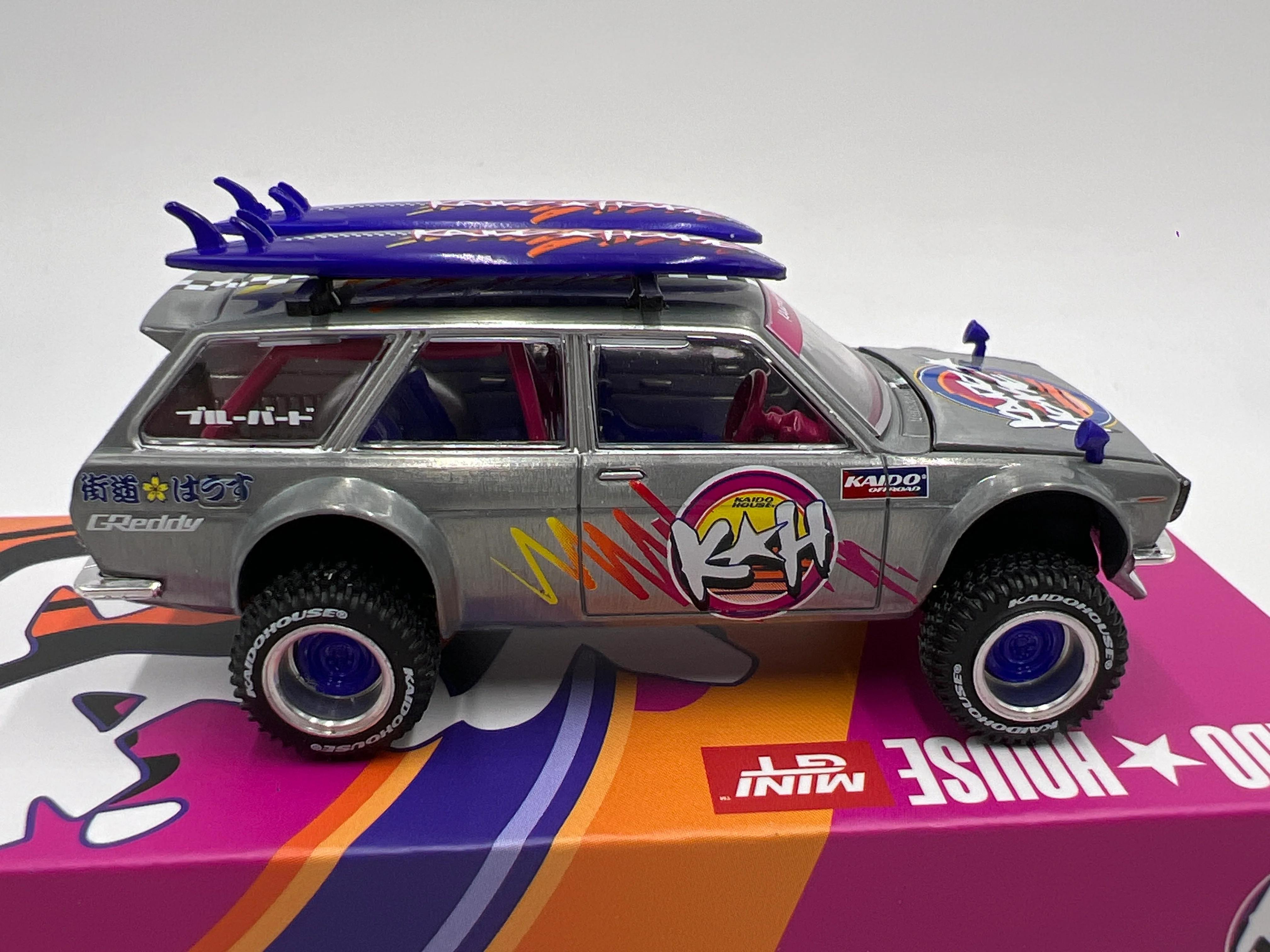 Mini GT Kaido House CHASE #210 Datsun 510 Wagon 4x4 Kaido Islands V1 - Image 5