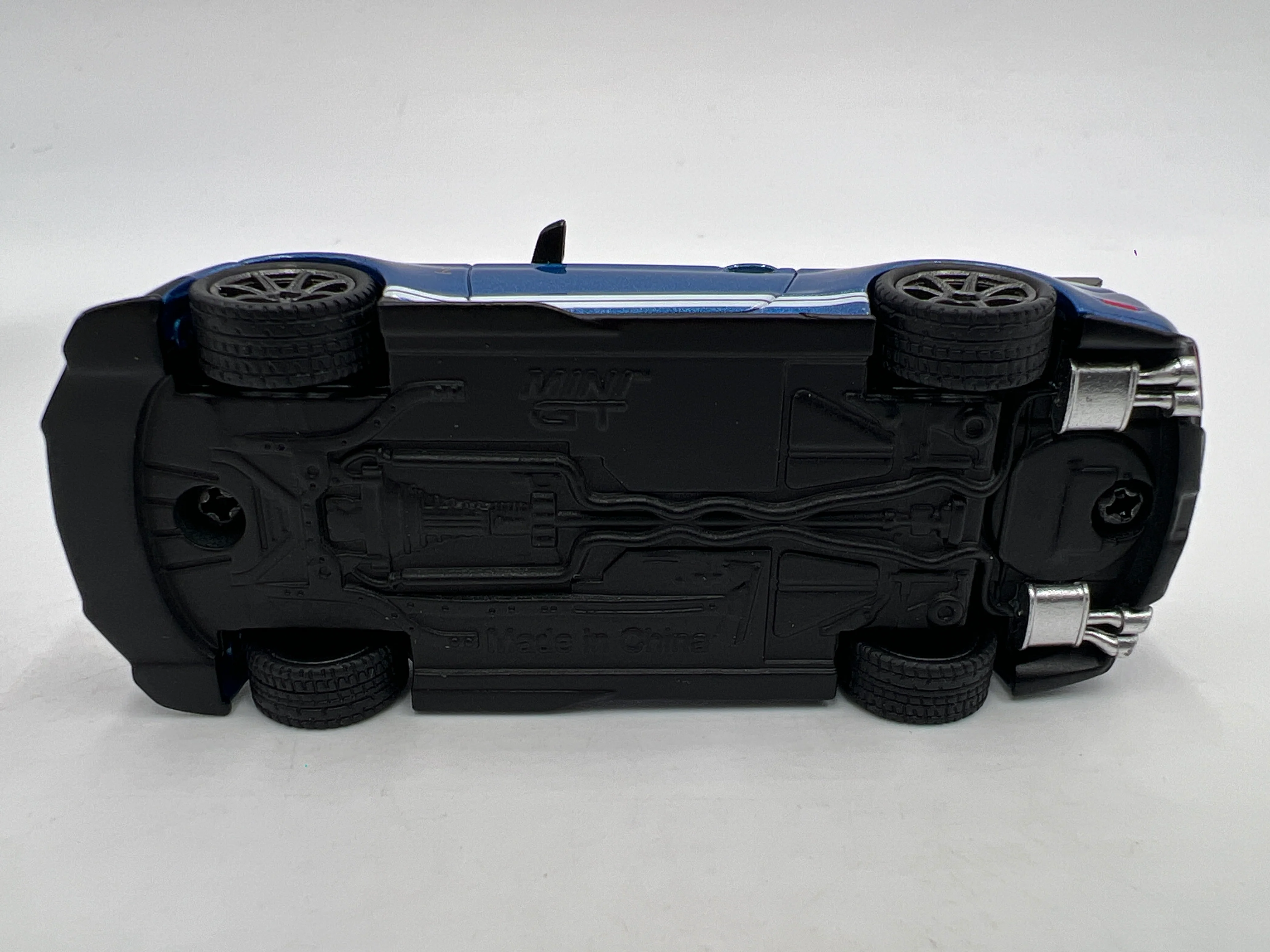 Mini GT MiJo Exclusive #268 Ford Mustang Shelby GT500 Ford Performance Blue - Image 6