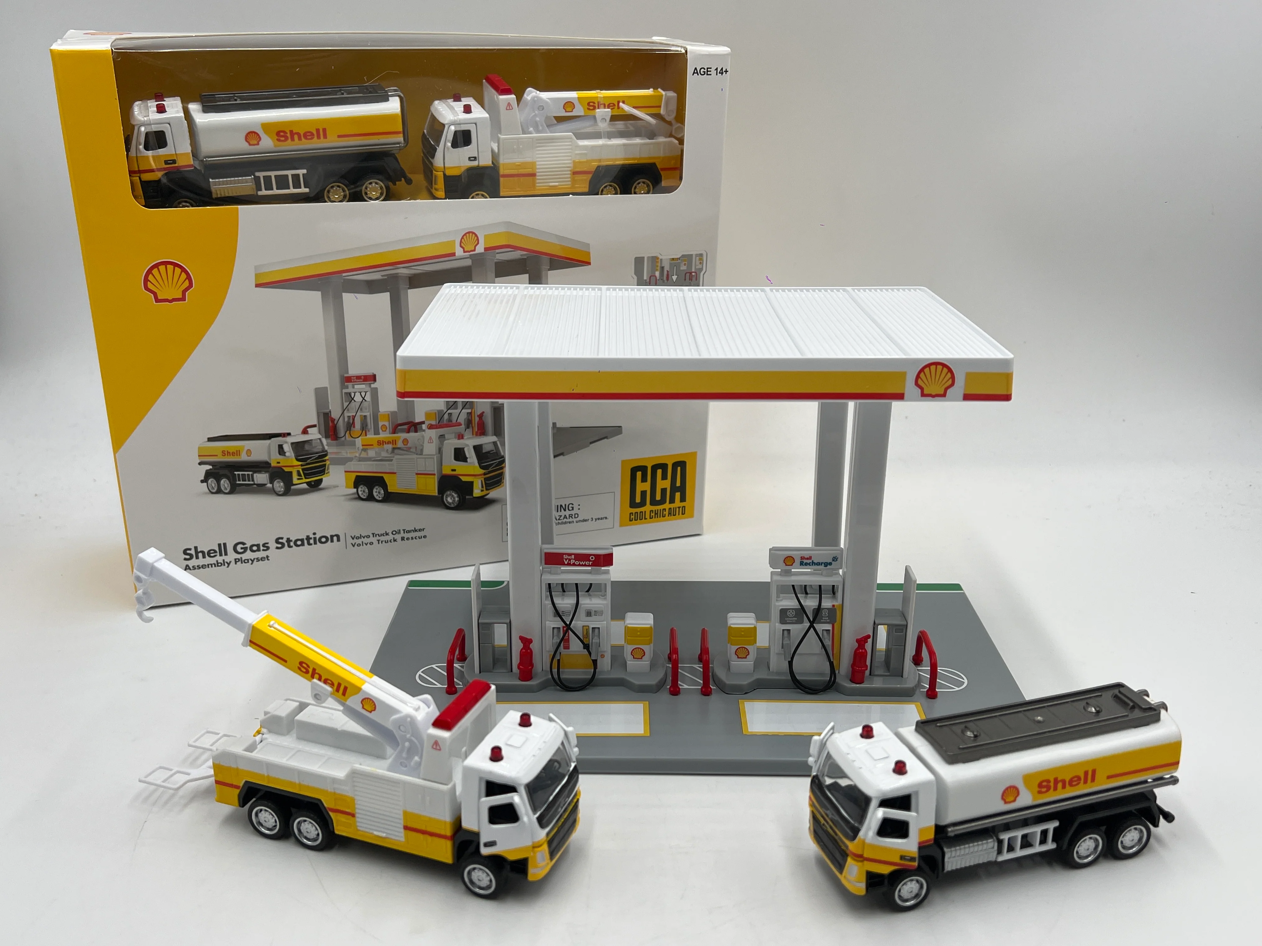 CCA 1/64 Diorama Assembly Playset Shell Gas Station W/Volvo Trucks - Image 2