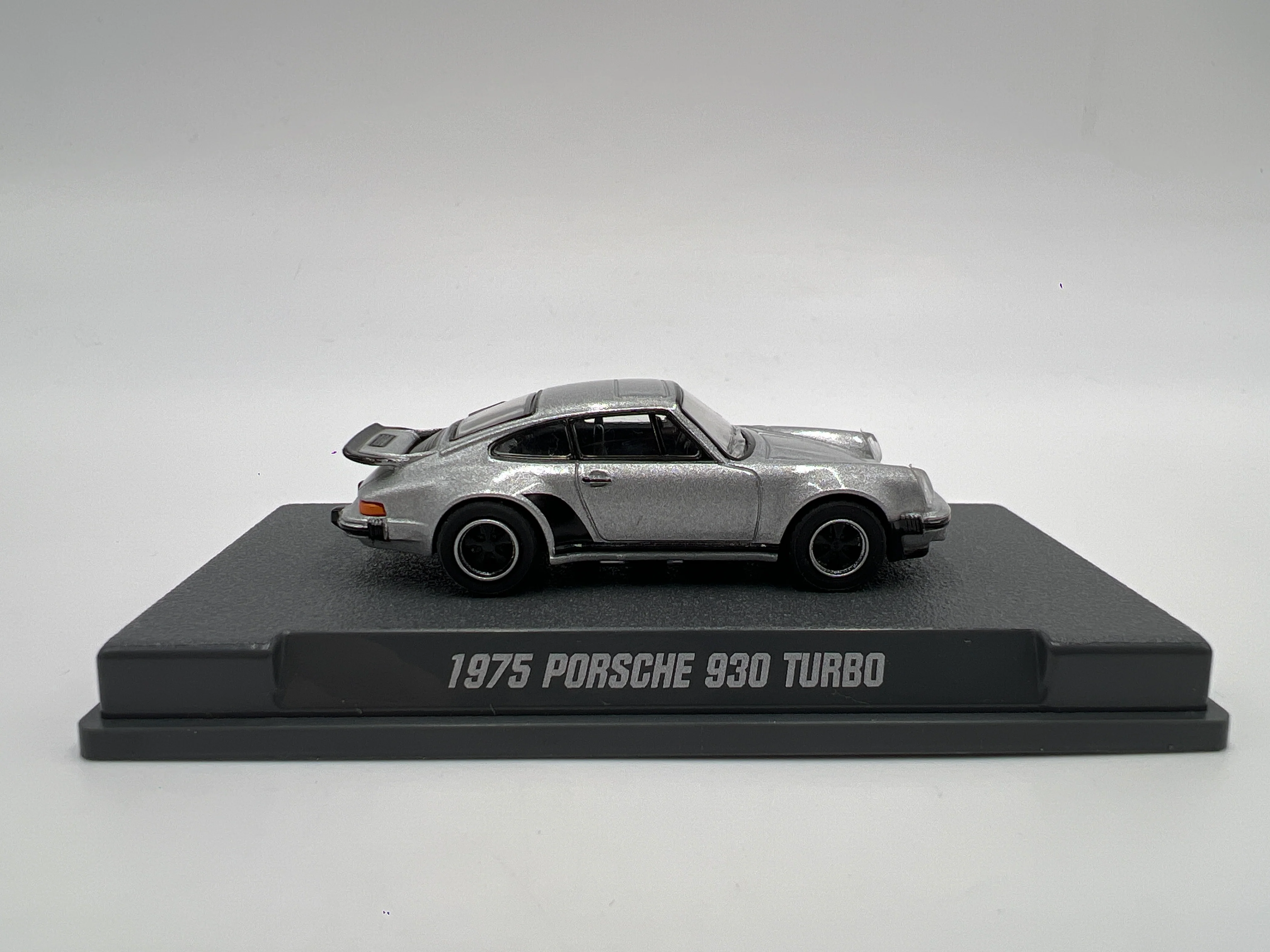 2025 Majorette Collection Series 1975 Porsche 930 Turbo Silver - Image 4