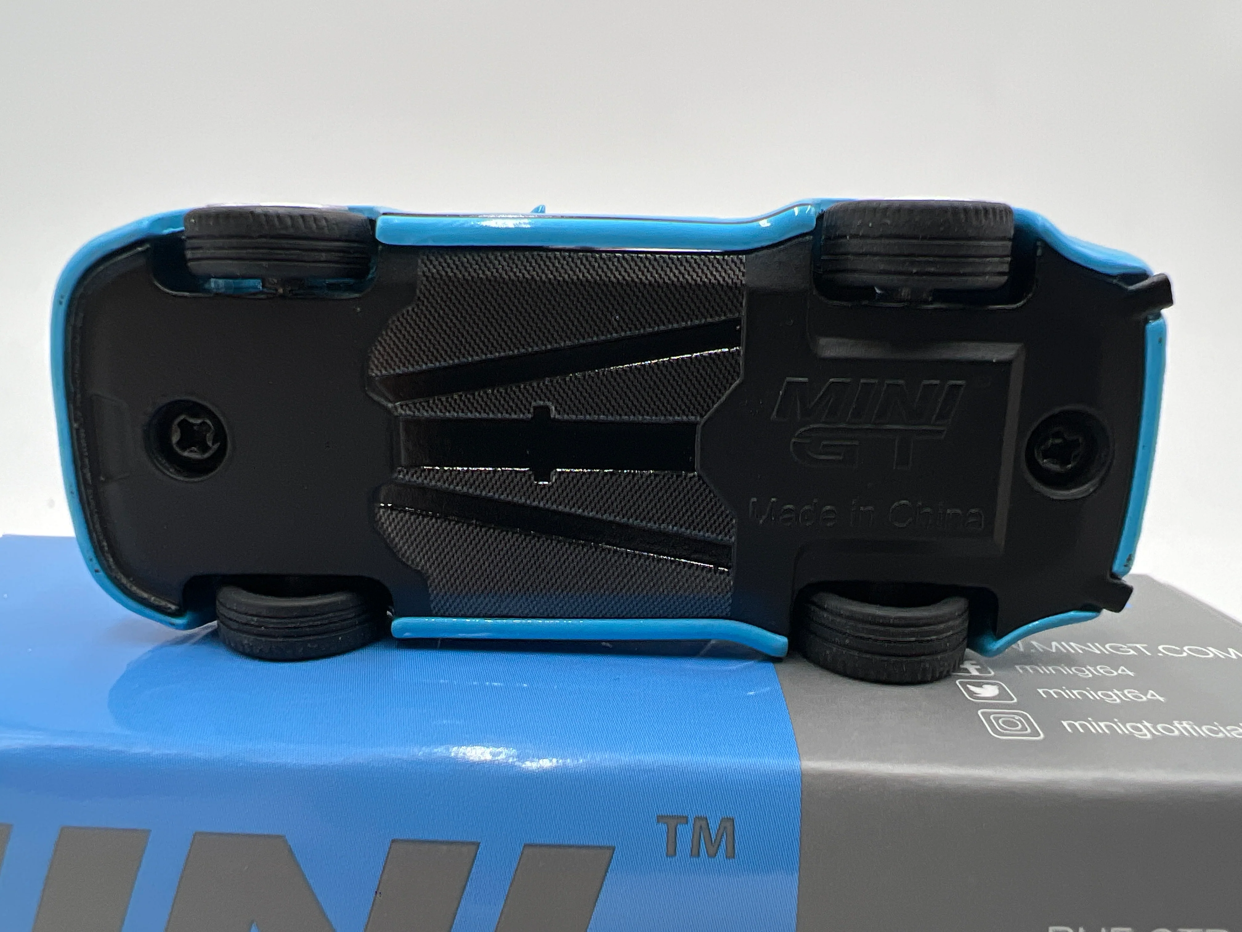 Mini GT Mijo Exclusives #562 Porsche RUF CTR Anniversary Light Blue - Image 7