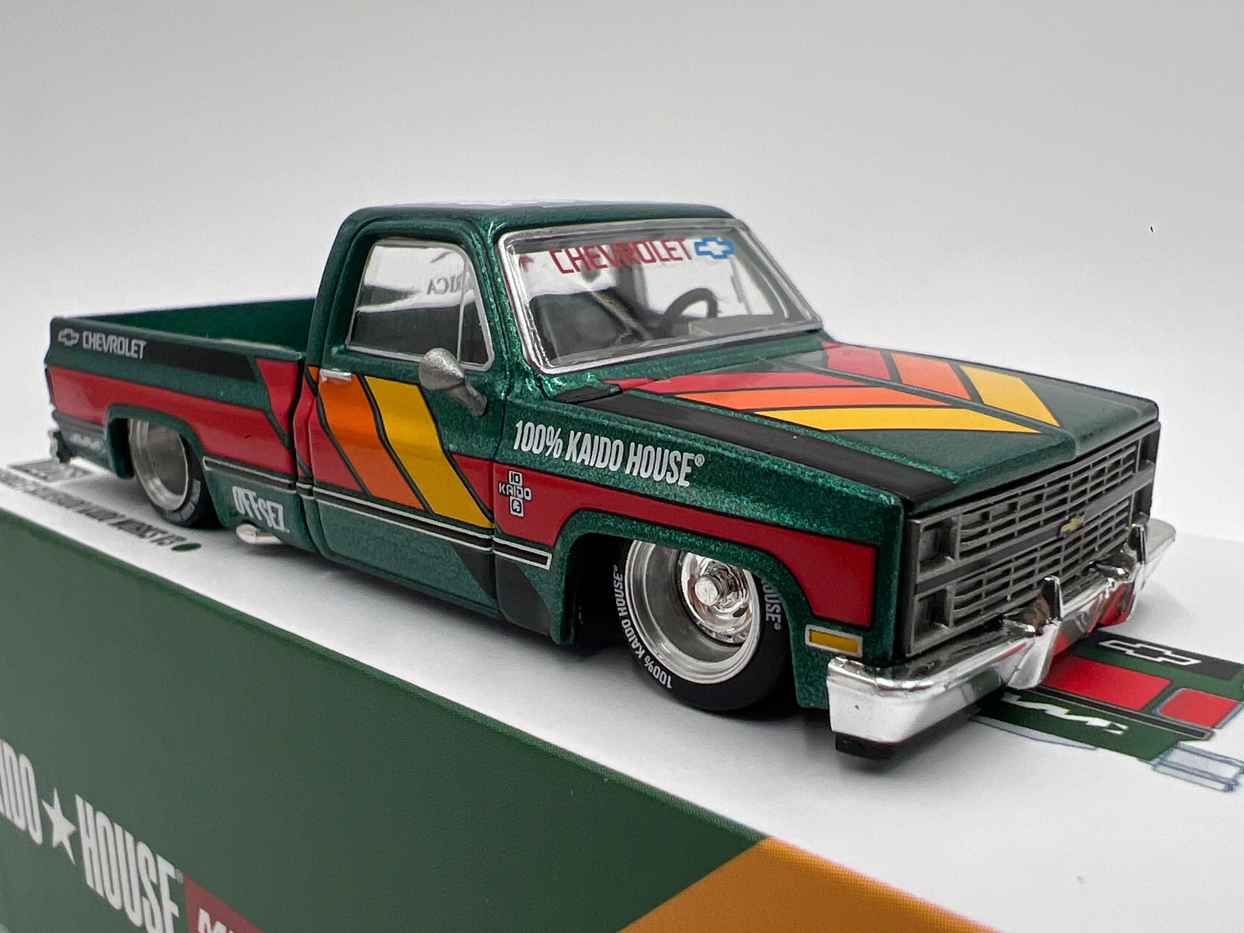 Mini GT x Kaido House #226 Chevrolet Silverado Kaido Works V3 Green - Image 2