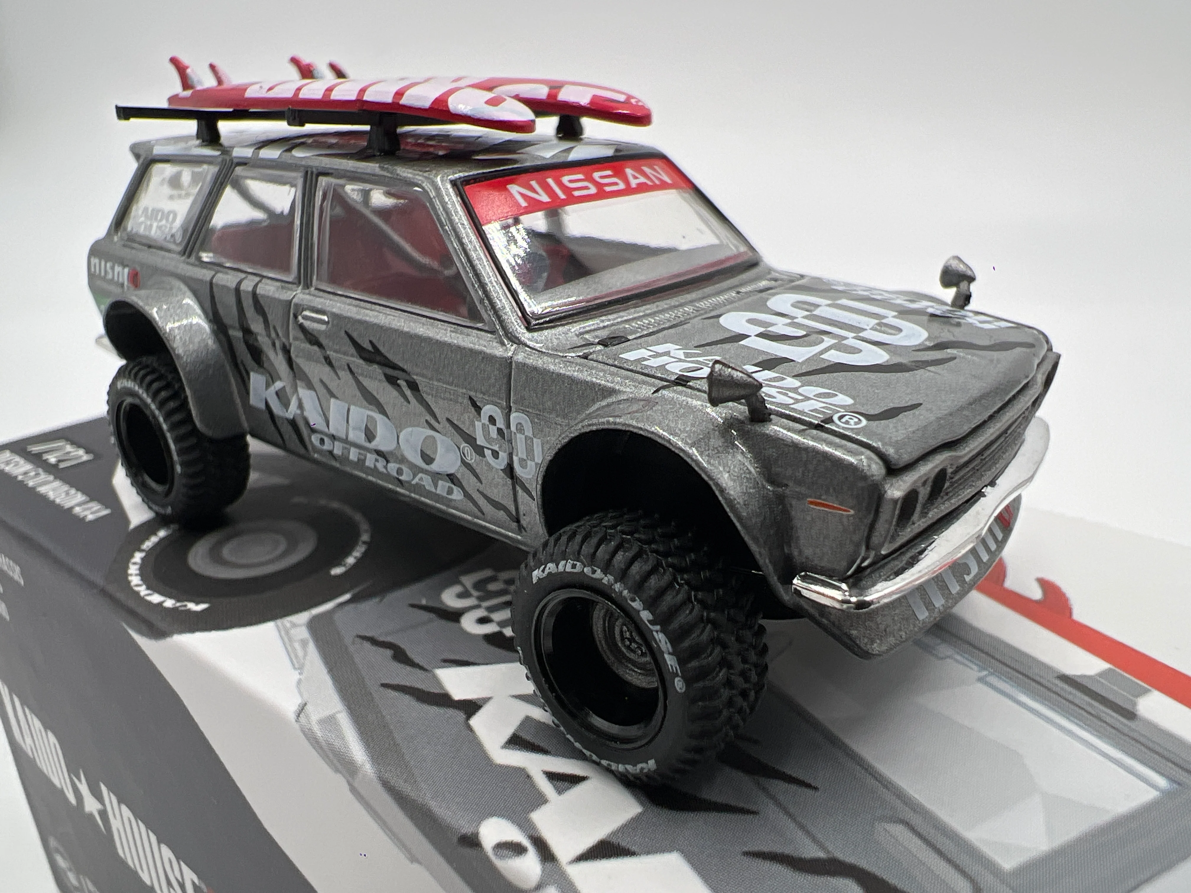 Mini GT x Kaido House #121 Datsun 510 Wagon 4x4 W/Surfboards - Image 3