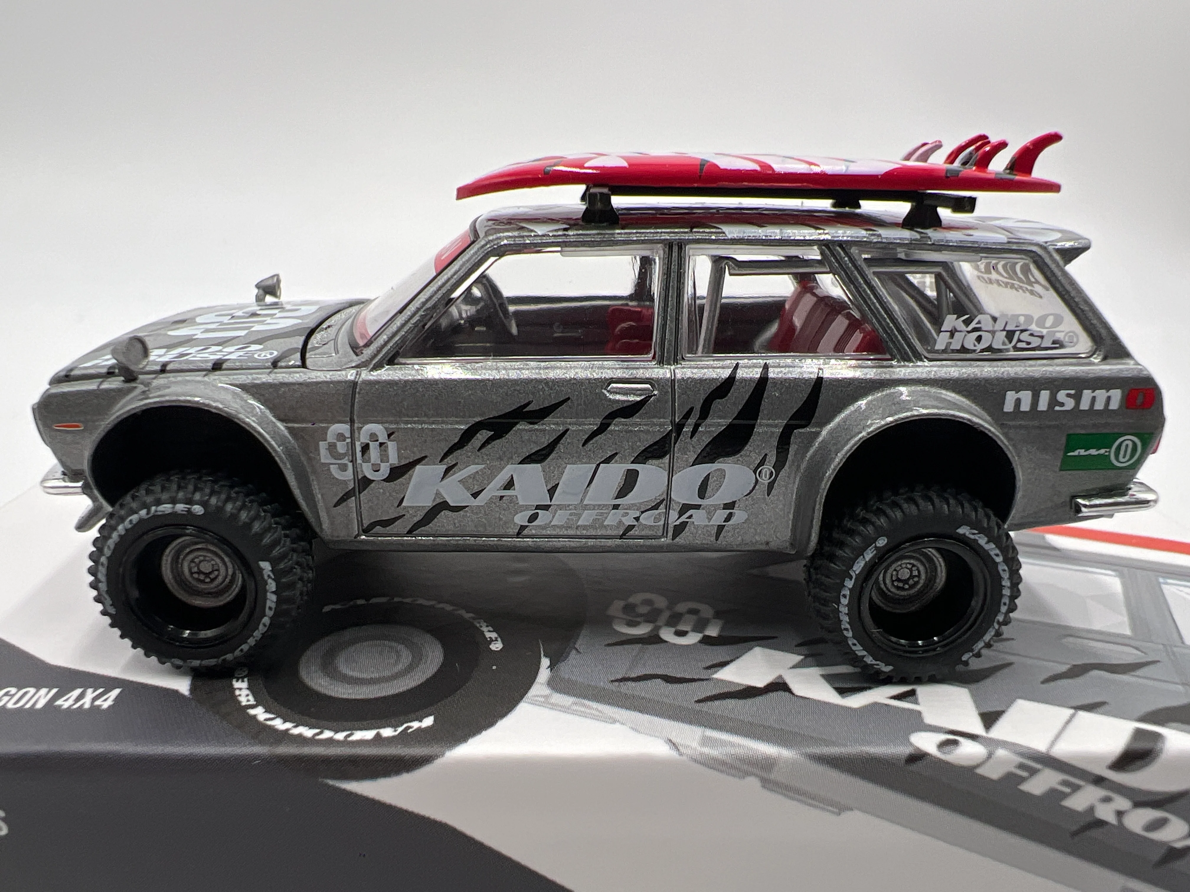 Mini GT x Kaido House #121 Datsun 510 Wagon 4x4 W/Surfboards - Image 8