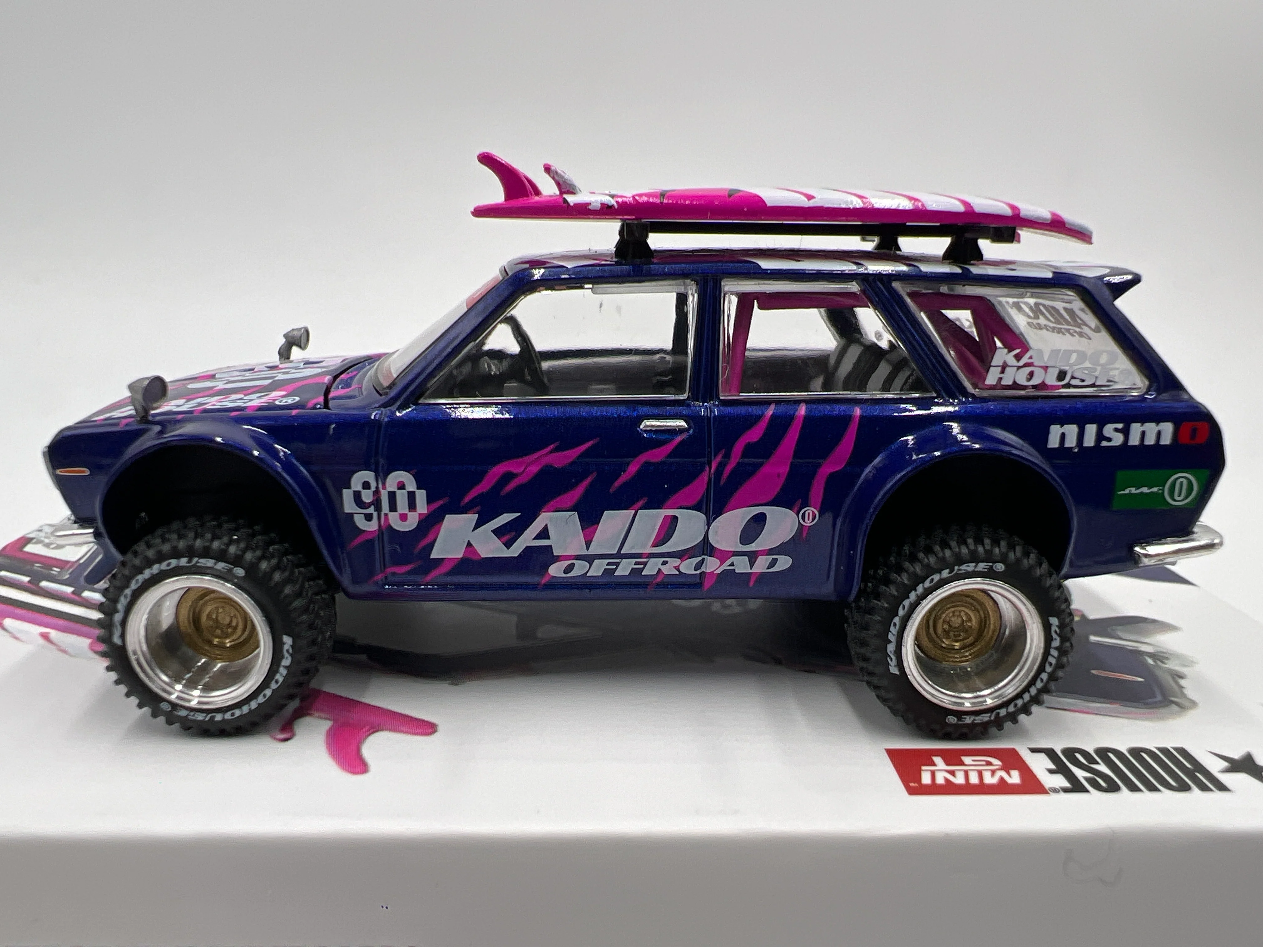 Mini GT x Kaido House #149 Datsun 510 4x4 Wagon Kaido Off-road V2 Purple W/Surfboards - Image 7