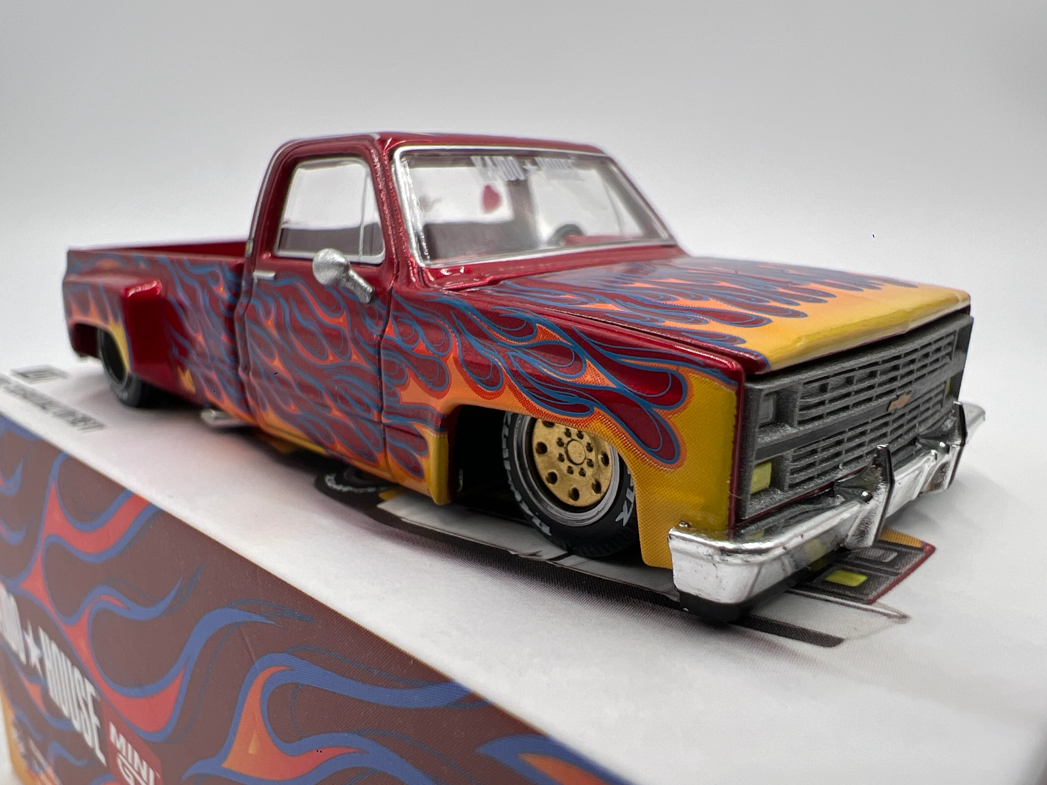Mini GT x Kaido House #127 Chevrolet Silverado Dually On Fire V1 - Image 3