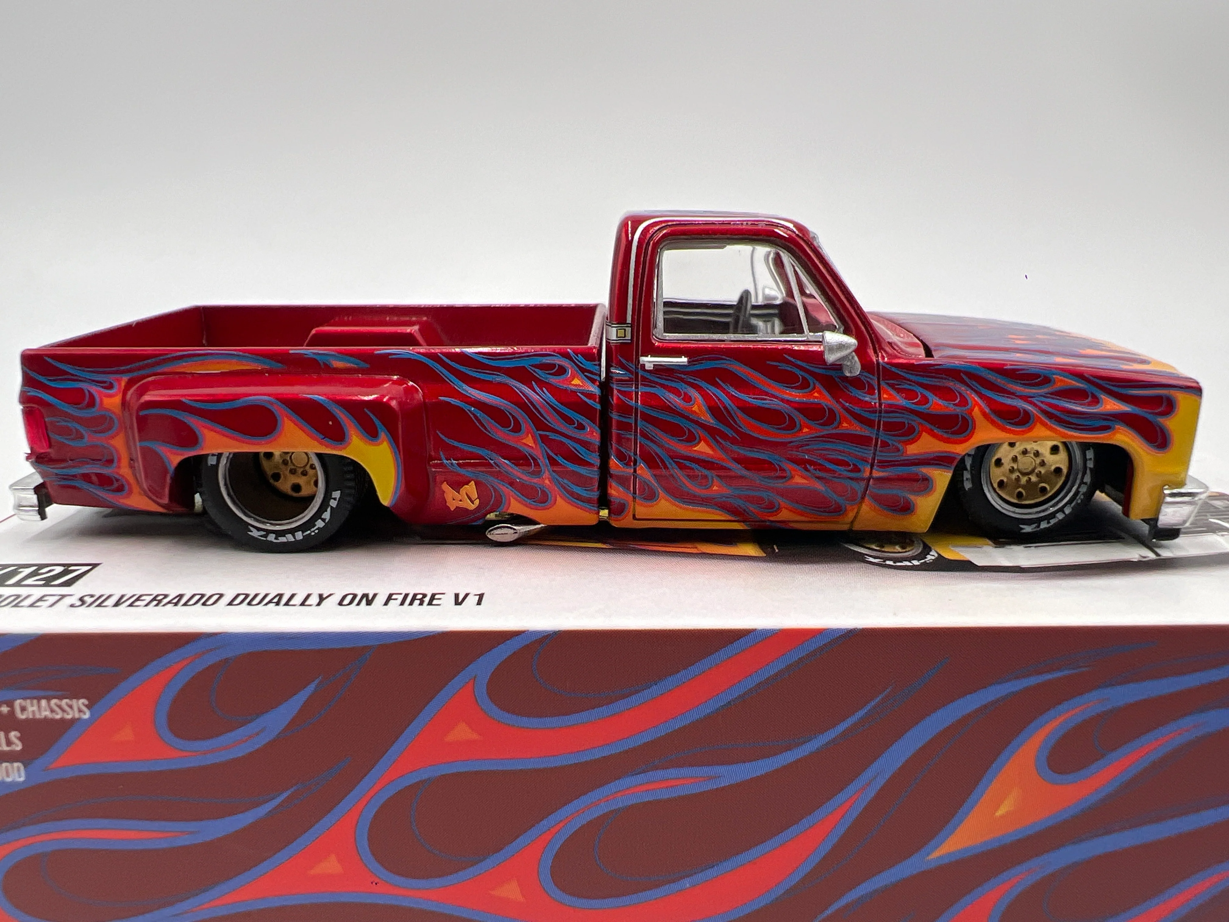 Mini GT x Kaido House #127 Chevrolet Silverado Dually On Fire V1 - Image 7