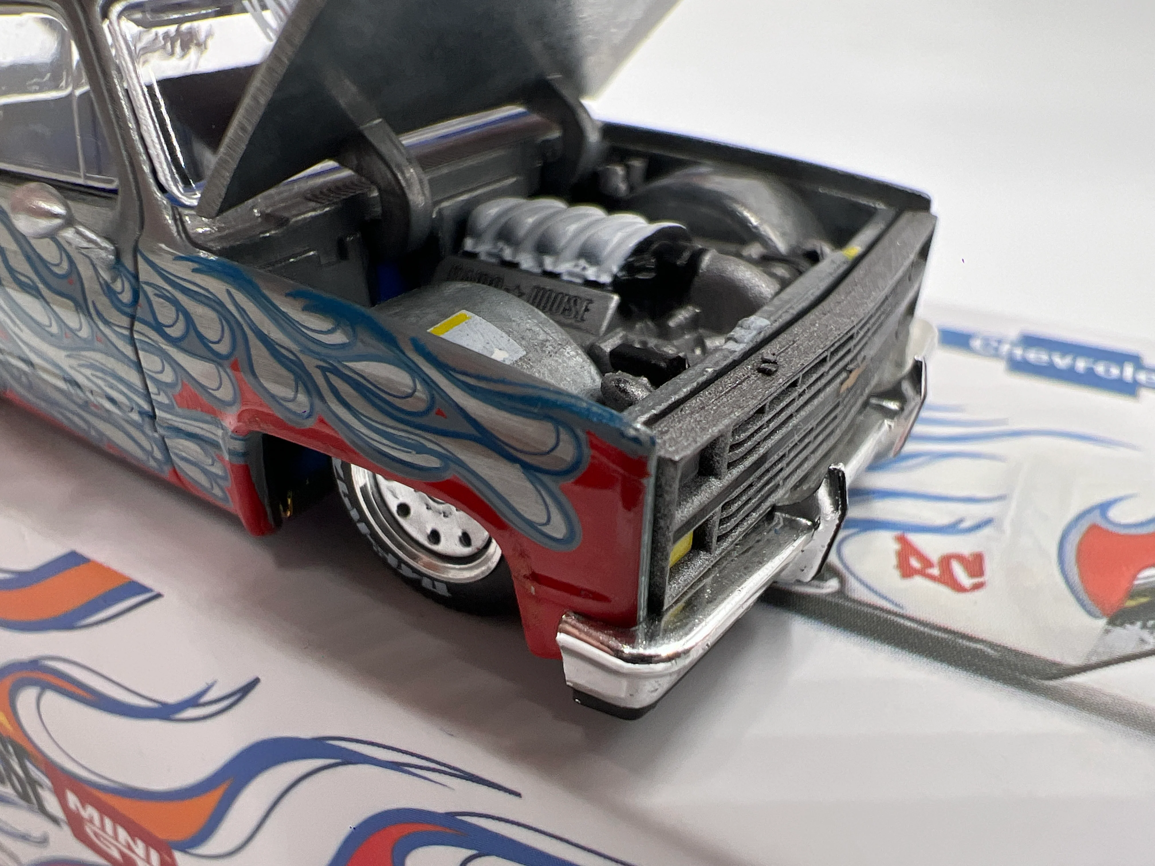 Mini GT x Kaido House #157 CHASE Chevrolet Silverado Dually On Fire V2 White - Image 5