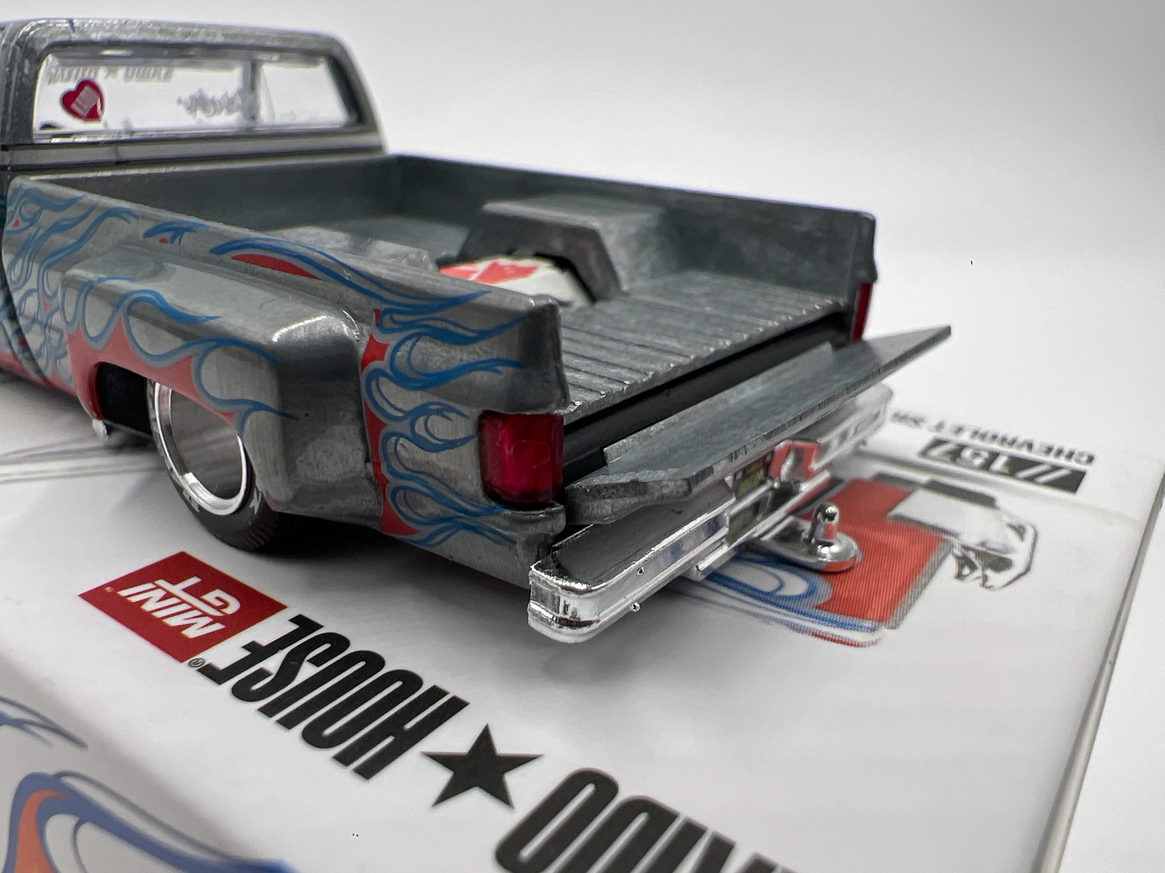 Mini GT x Kaido House #157 CHASE Chevrolet Silverado Dually On Fire V2 White - Image 6