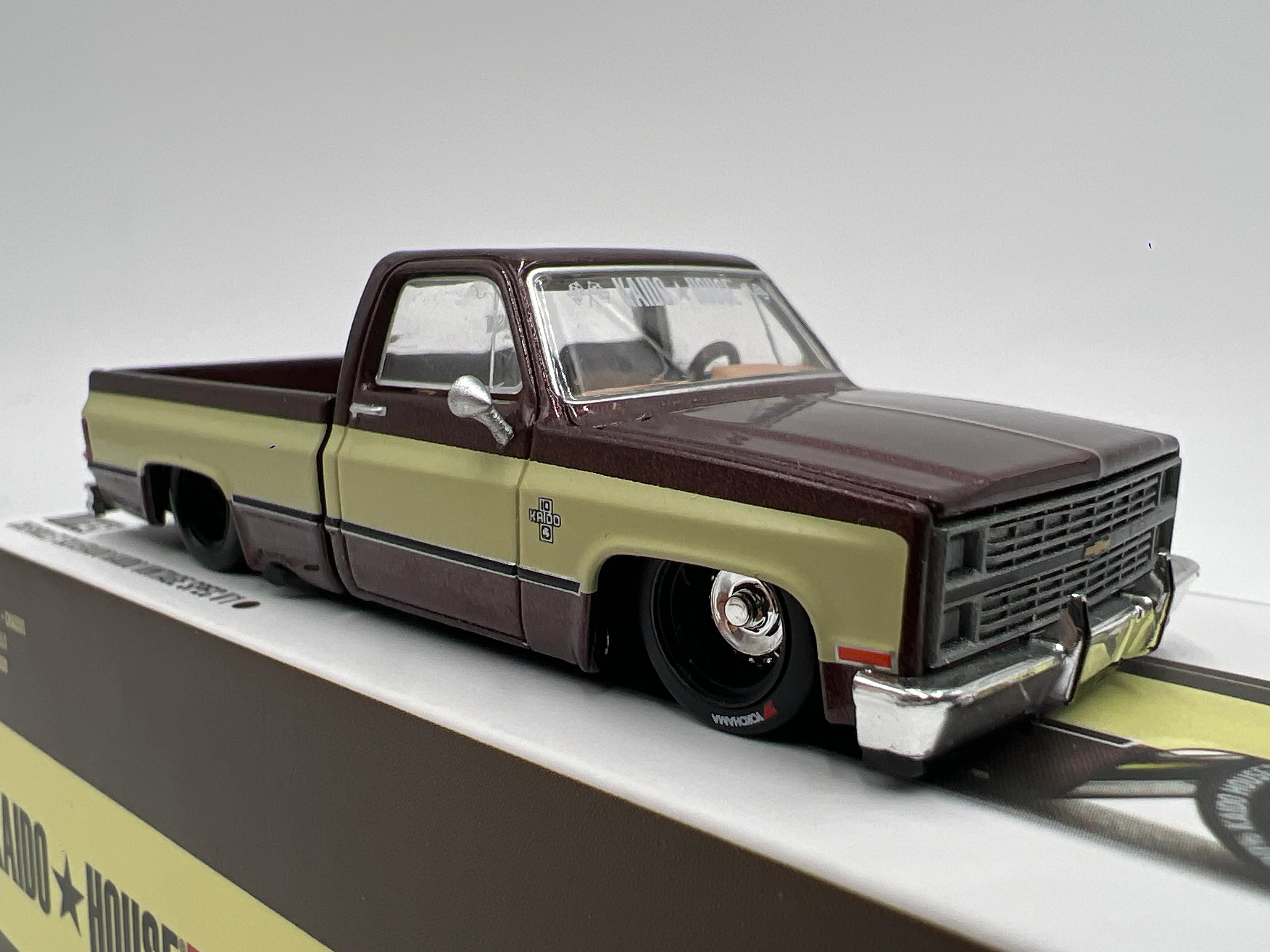 Mini GT x Kaido House #145 Chevrolet Silverado Kaido Vintage Spec V1 - Image 2