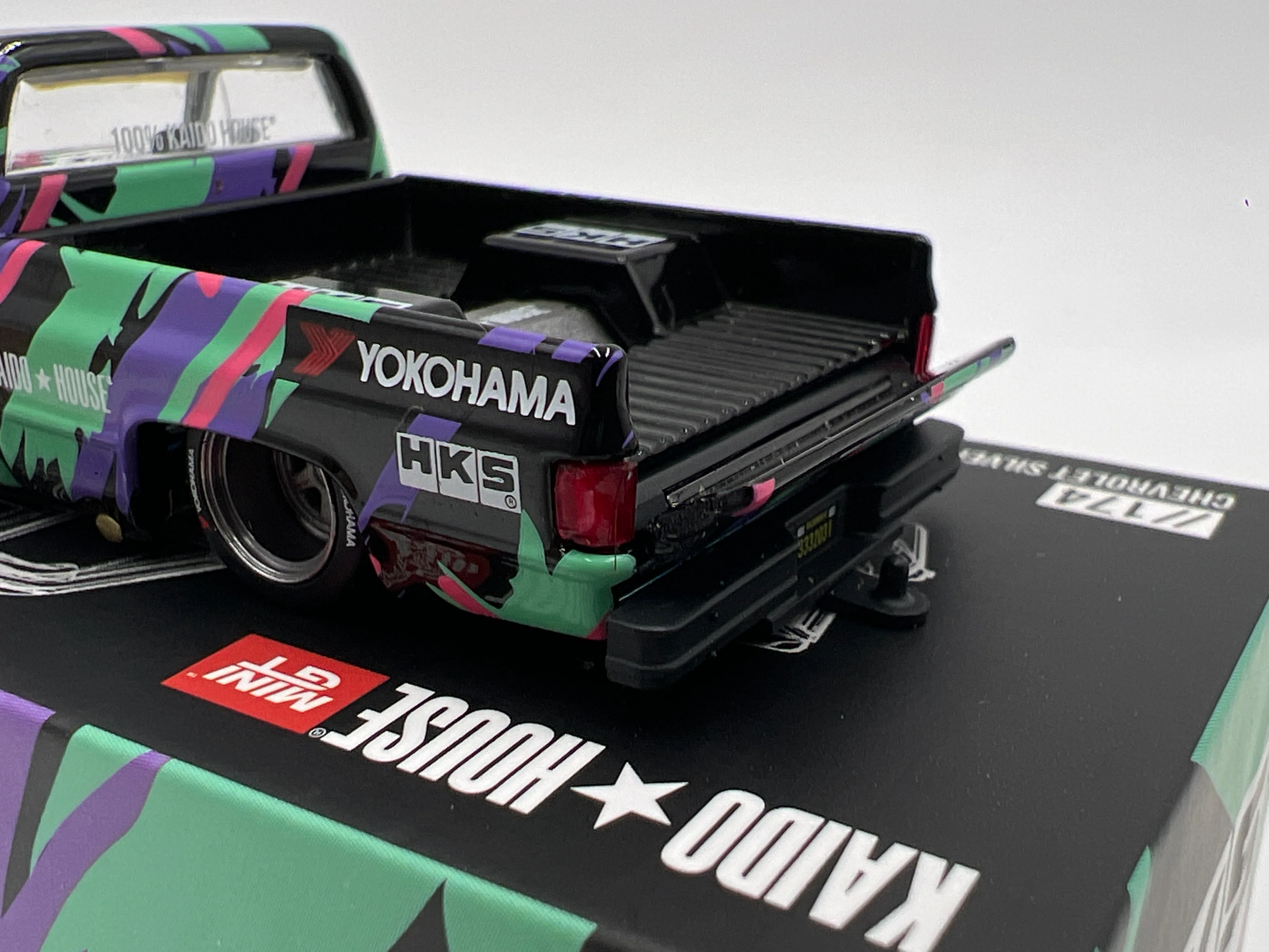 Mini GT x Kaido House #174 Chevrolet Silverado Kaido HKS V1 - Image 5