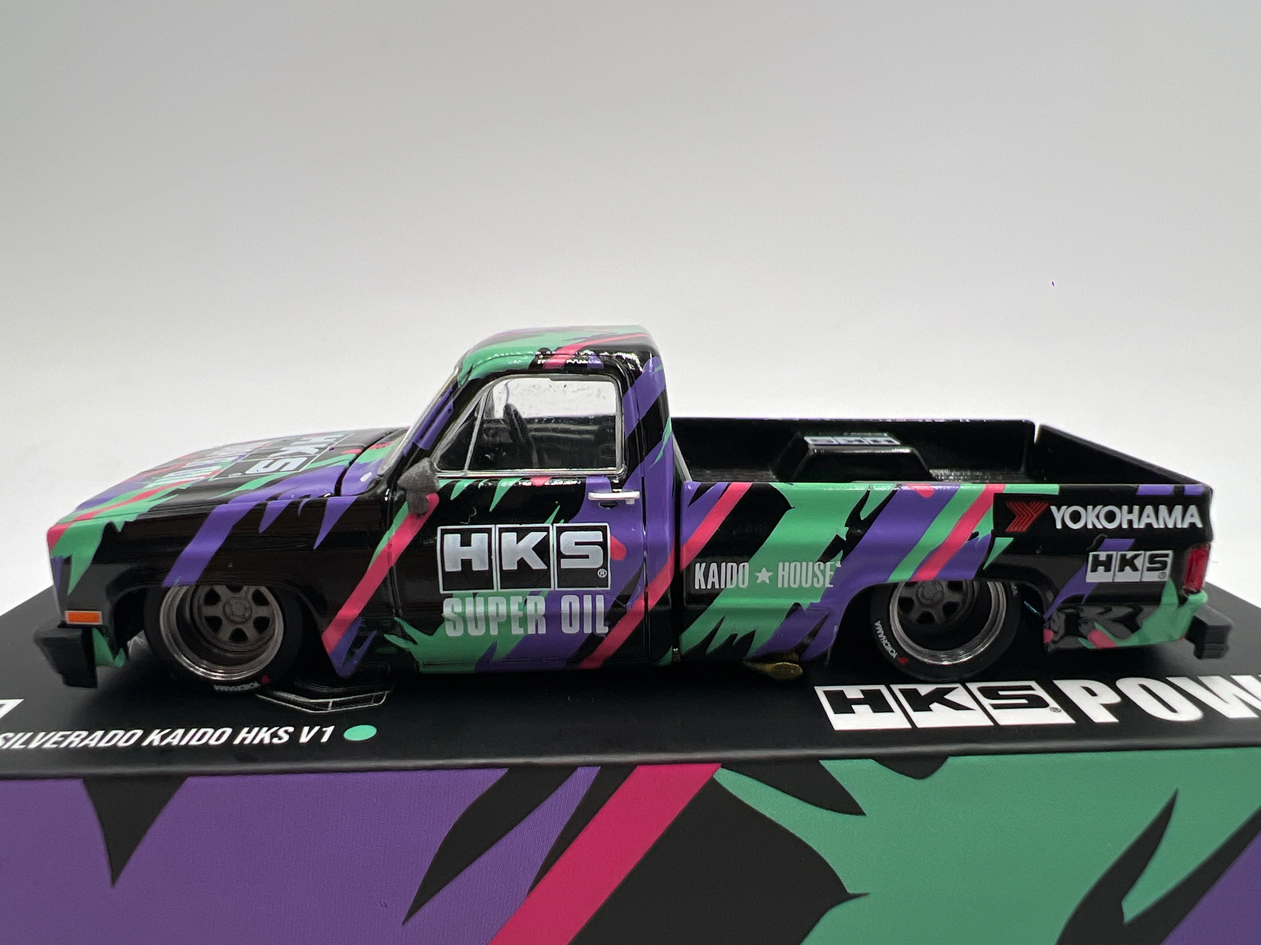 Mini GT x Kaido House #174 Chevrolet Silverado Kaido HKS V1 - Image 7
