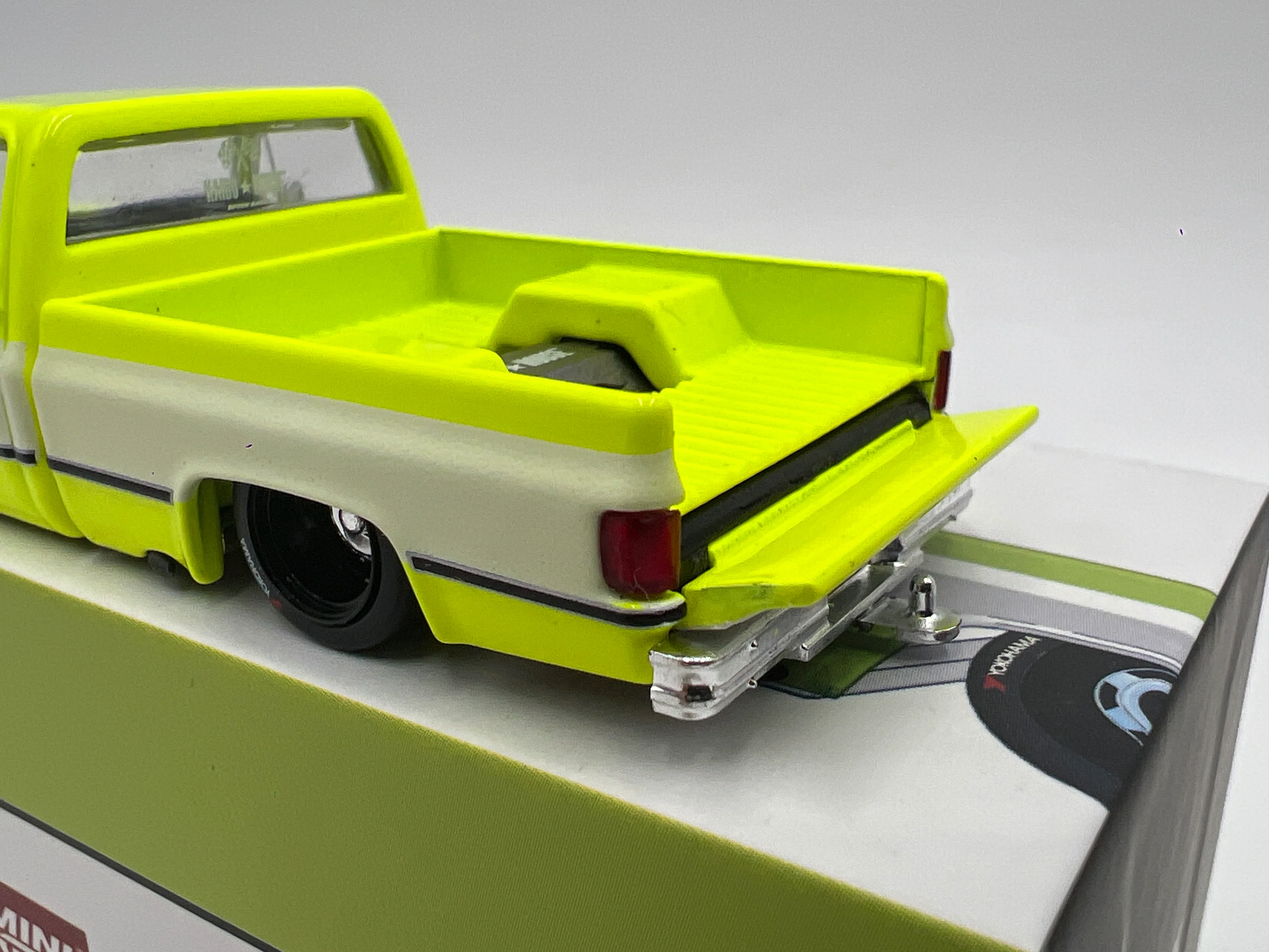 Mini GT x Kaido House #112 Chevrolet Silverado Kaido Flo Yellow V1 - Image 5