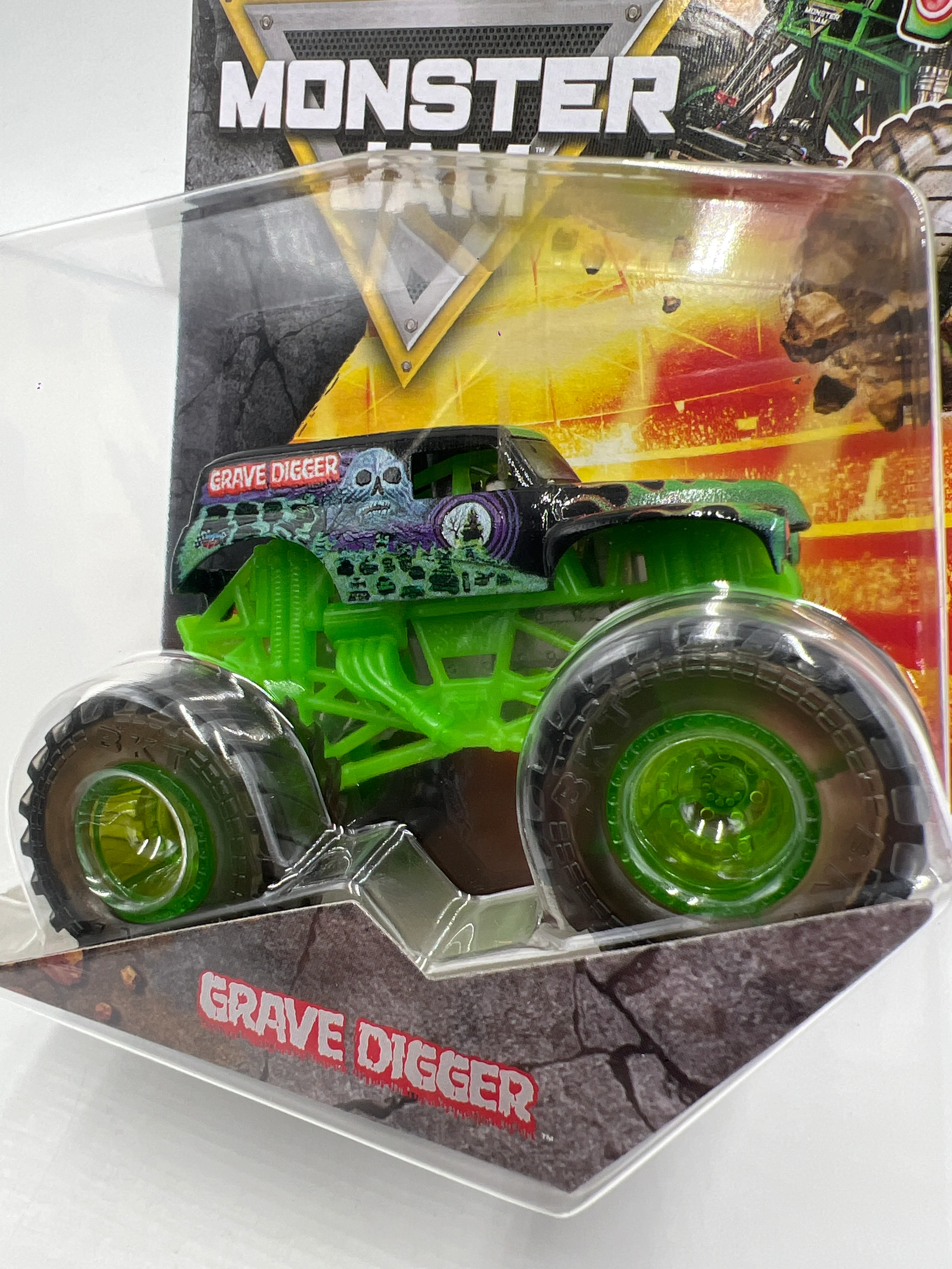 Monster Jam Series 1 Grave Digger W/Clear Green Wheels 125C - Image 2