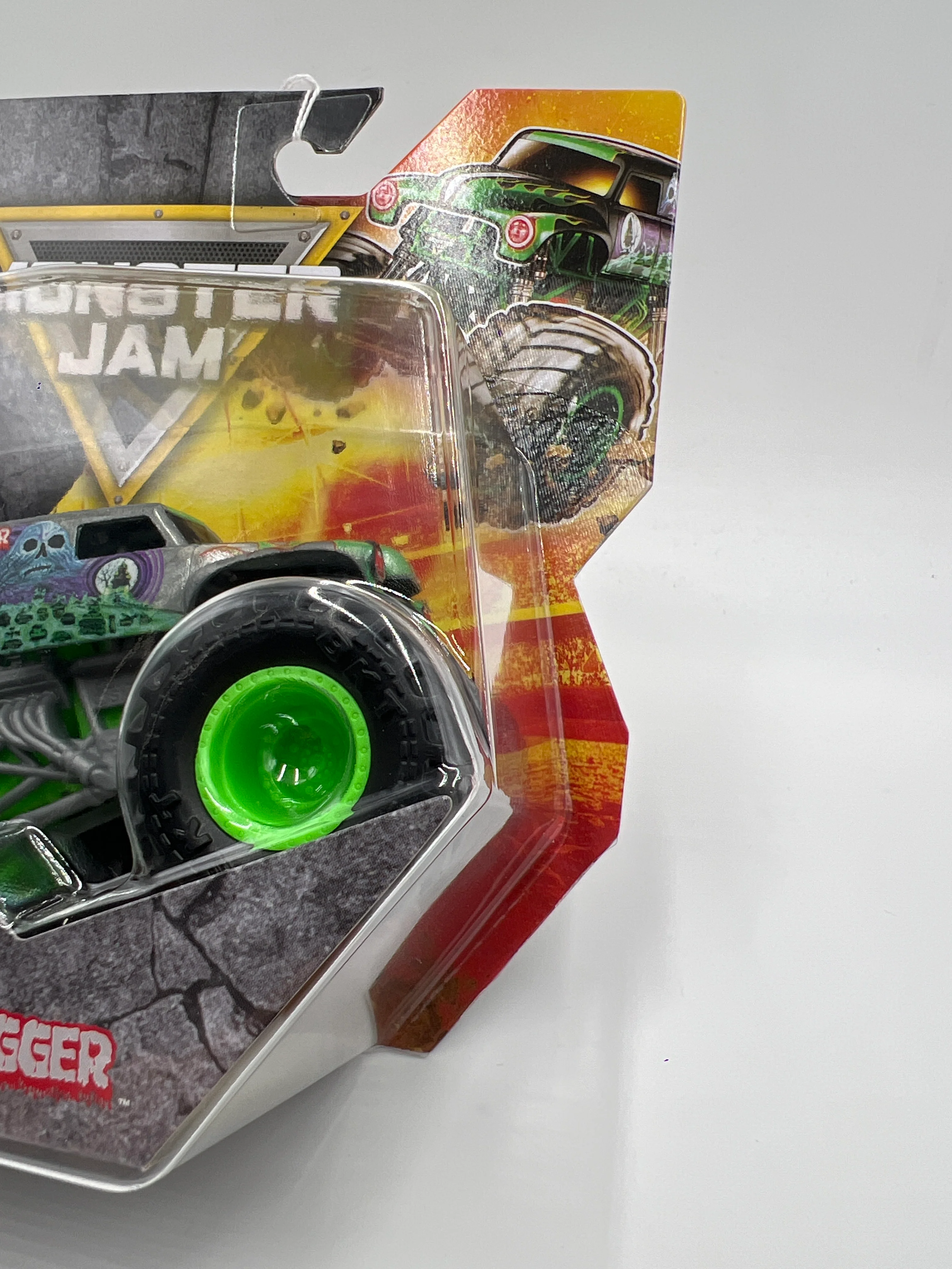 Monster Jam Series 1 Grave Digger Gray W/Green Wheels - Image 3