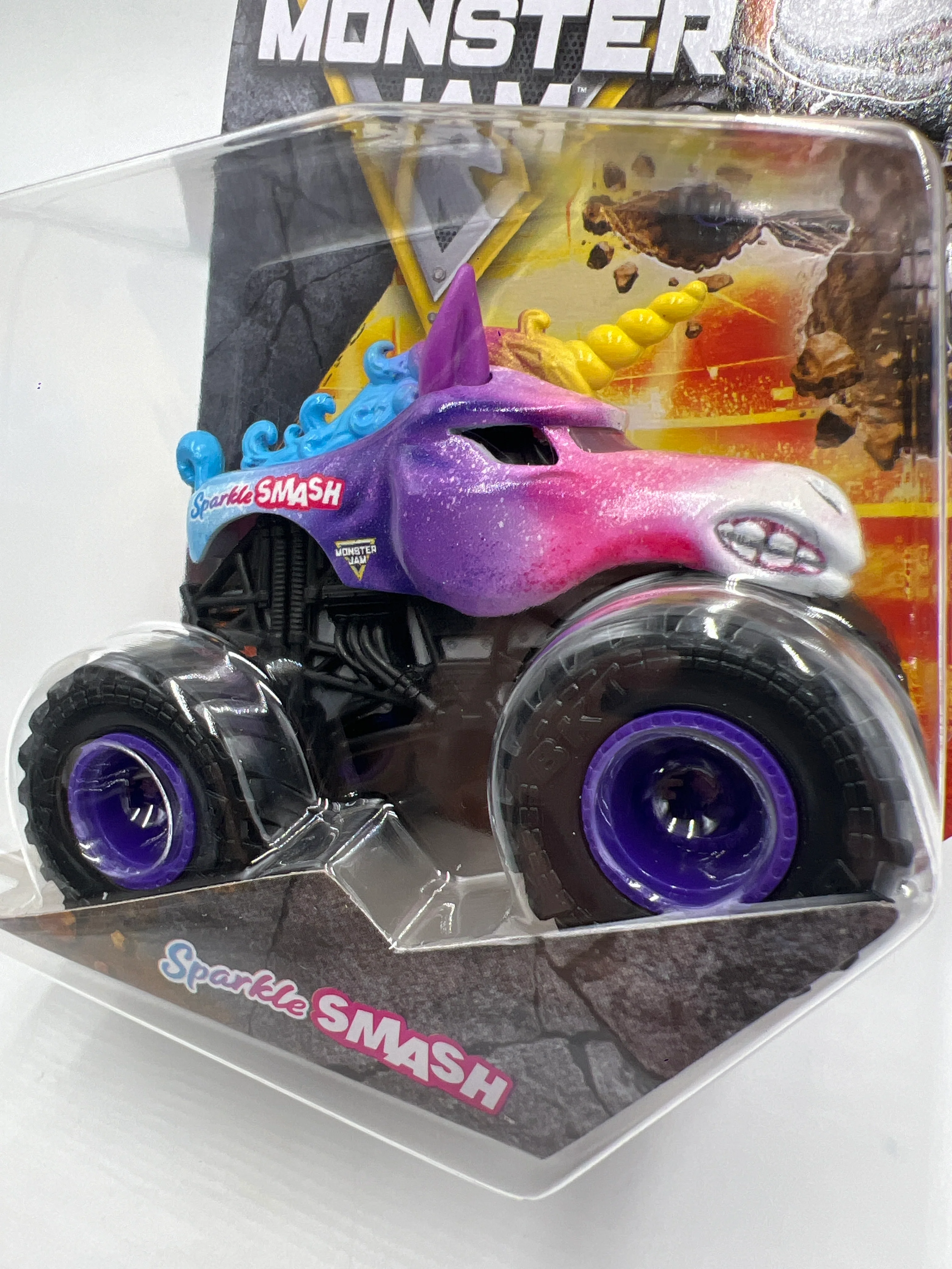 2025 Monster Jam Series 43 Legacy Trucks Sparkle Smash 124E - Image 2