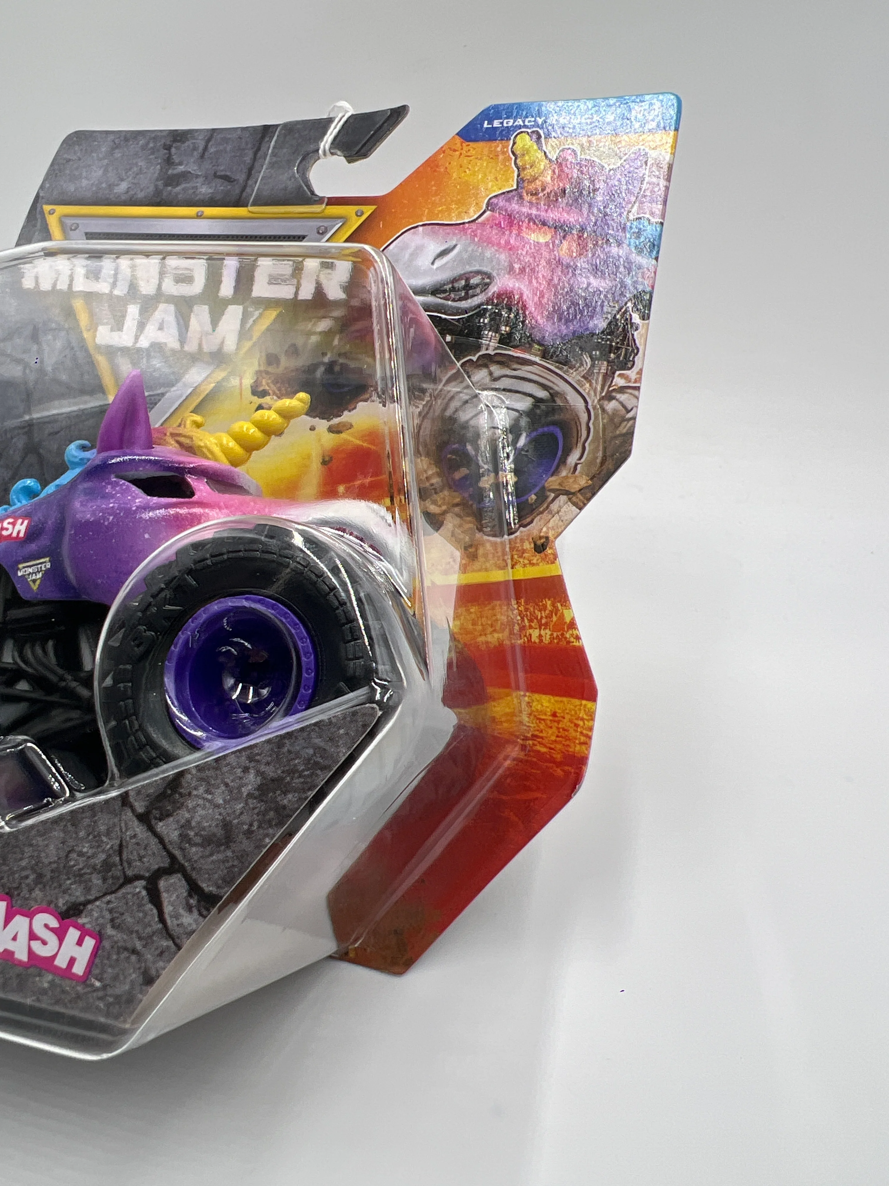 2025 Monster Jam Series 43 Legacy Trucks Sparkle Smash 124E - Image 3