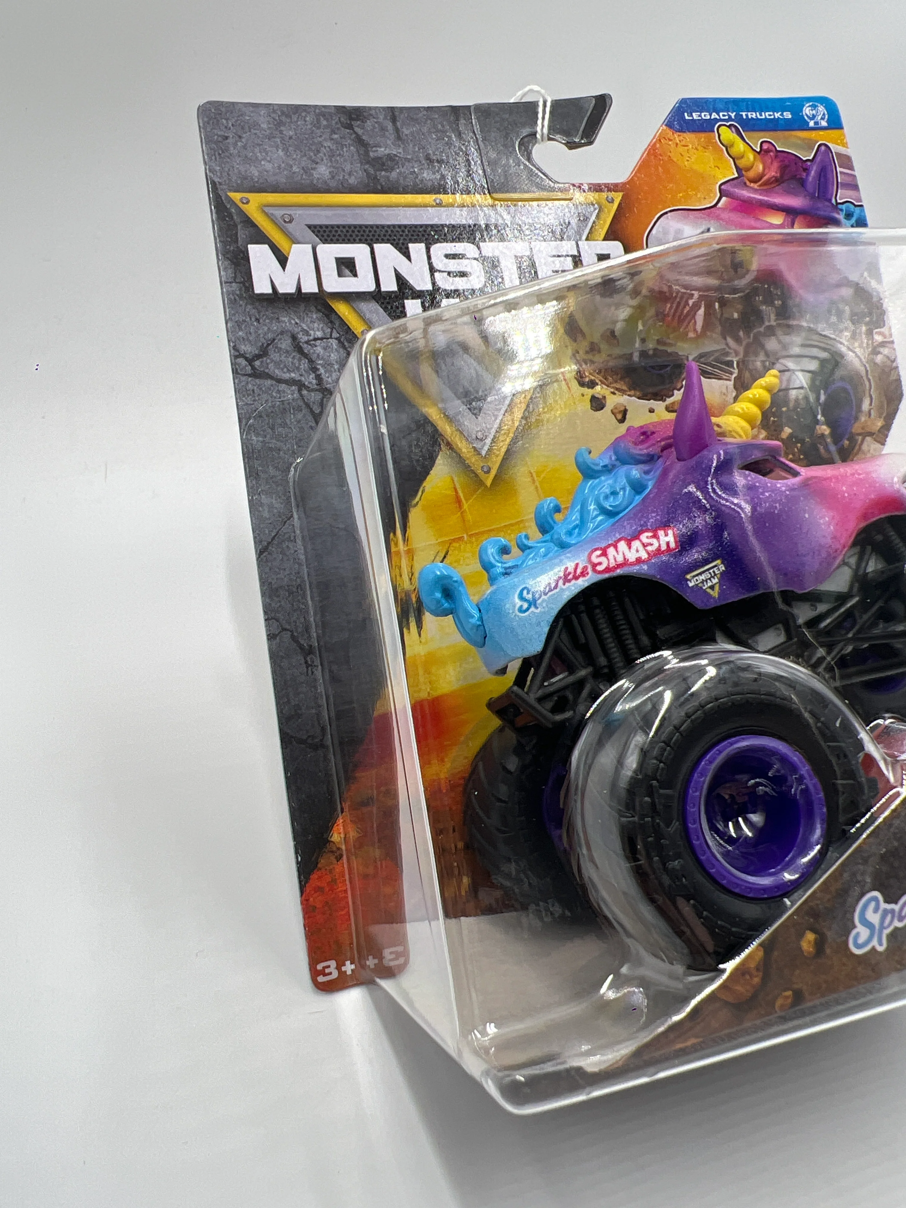 2025 Monster Jam Series 43 Legacy Trucks Sparkle Smash 124E - Image 4