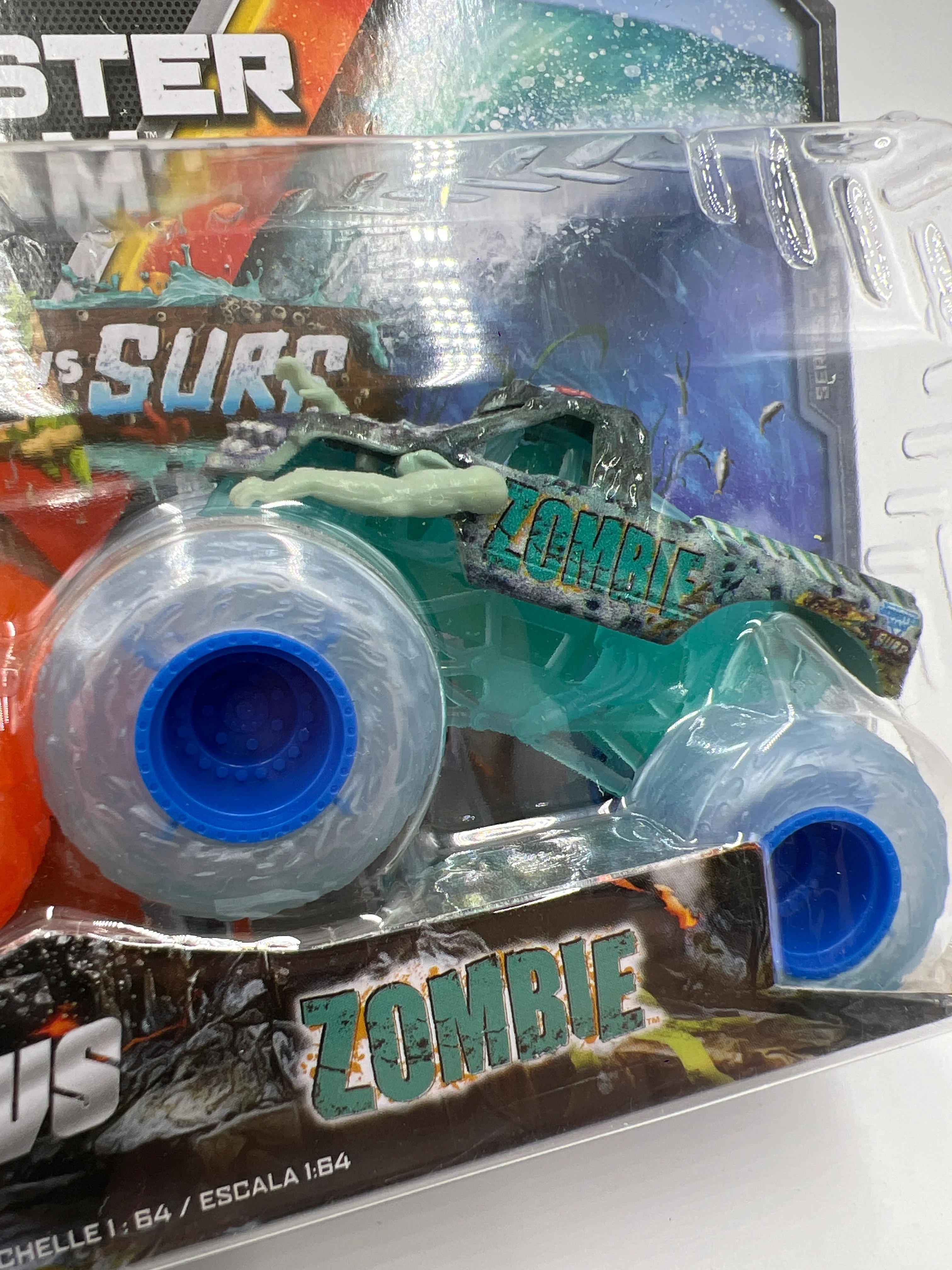 Monster Jam Earth Vs Surf Series 2 Walmart Exclusive Max-D Vs Zombie - Image 3