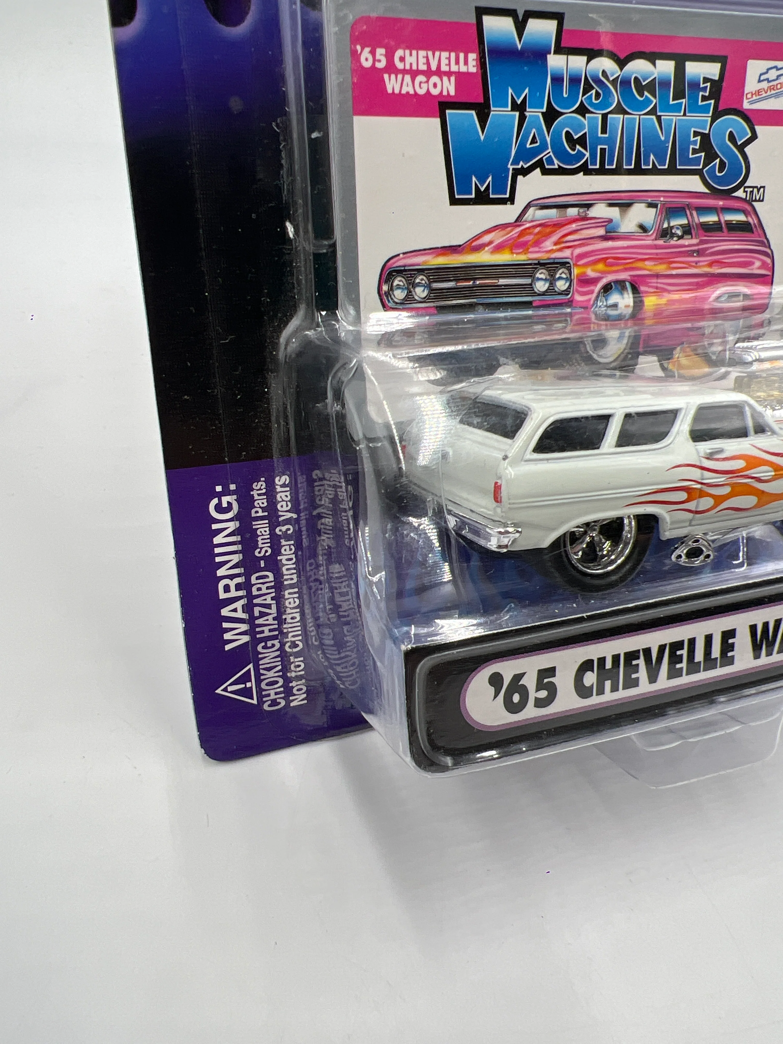 Muscle Machines 65 Chevelle Wagon White 02-106 222C - Image 5