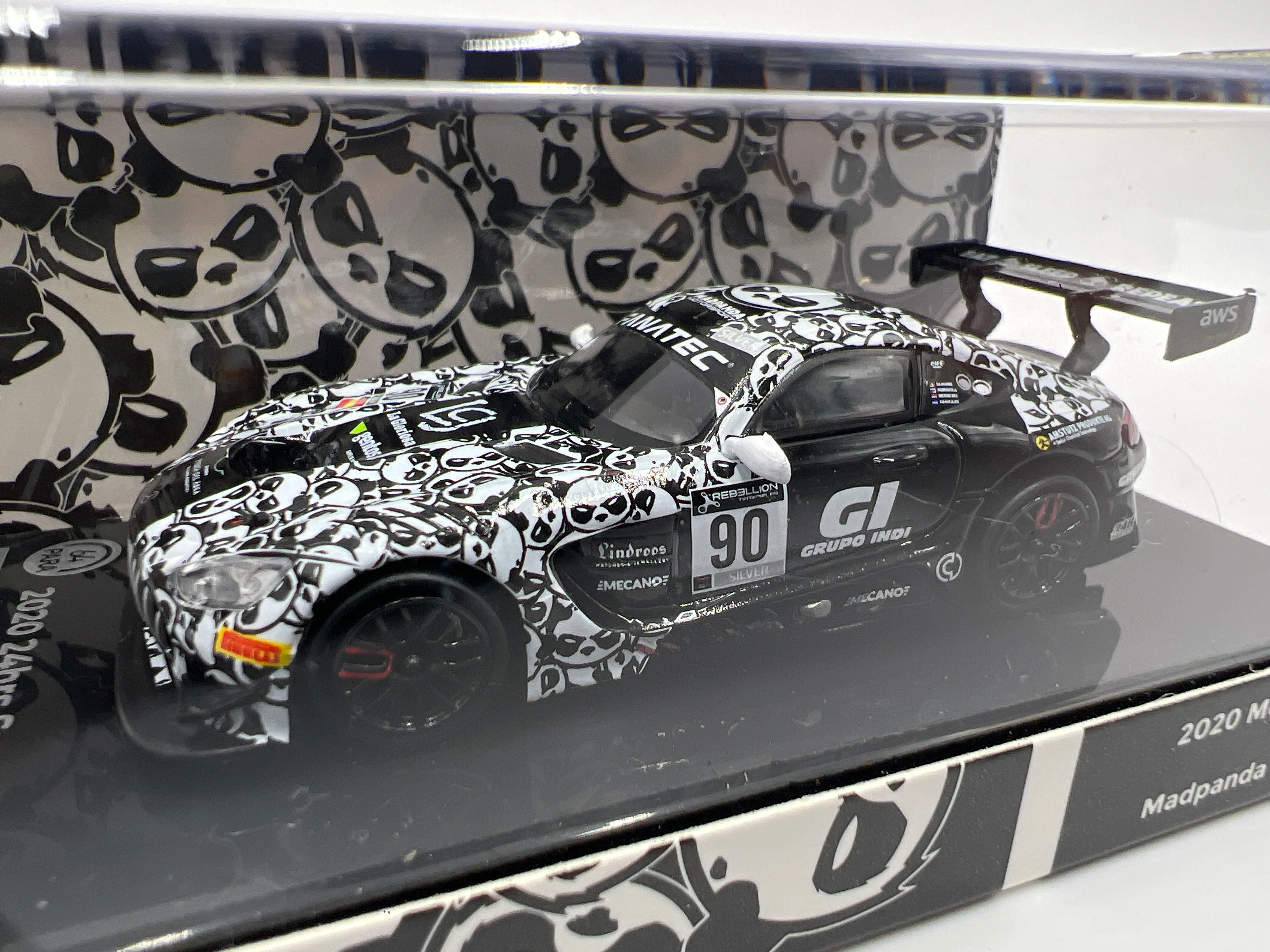 Para64 1:64 Scale Diecast Madpanda Motorsport #90 2020 Mercedes-AMG GT3 Black/White - Image 3