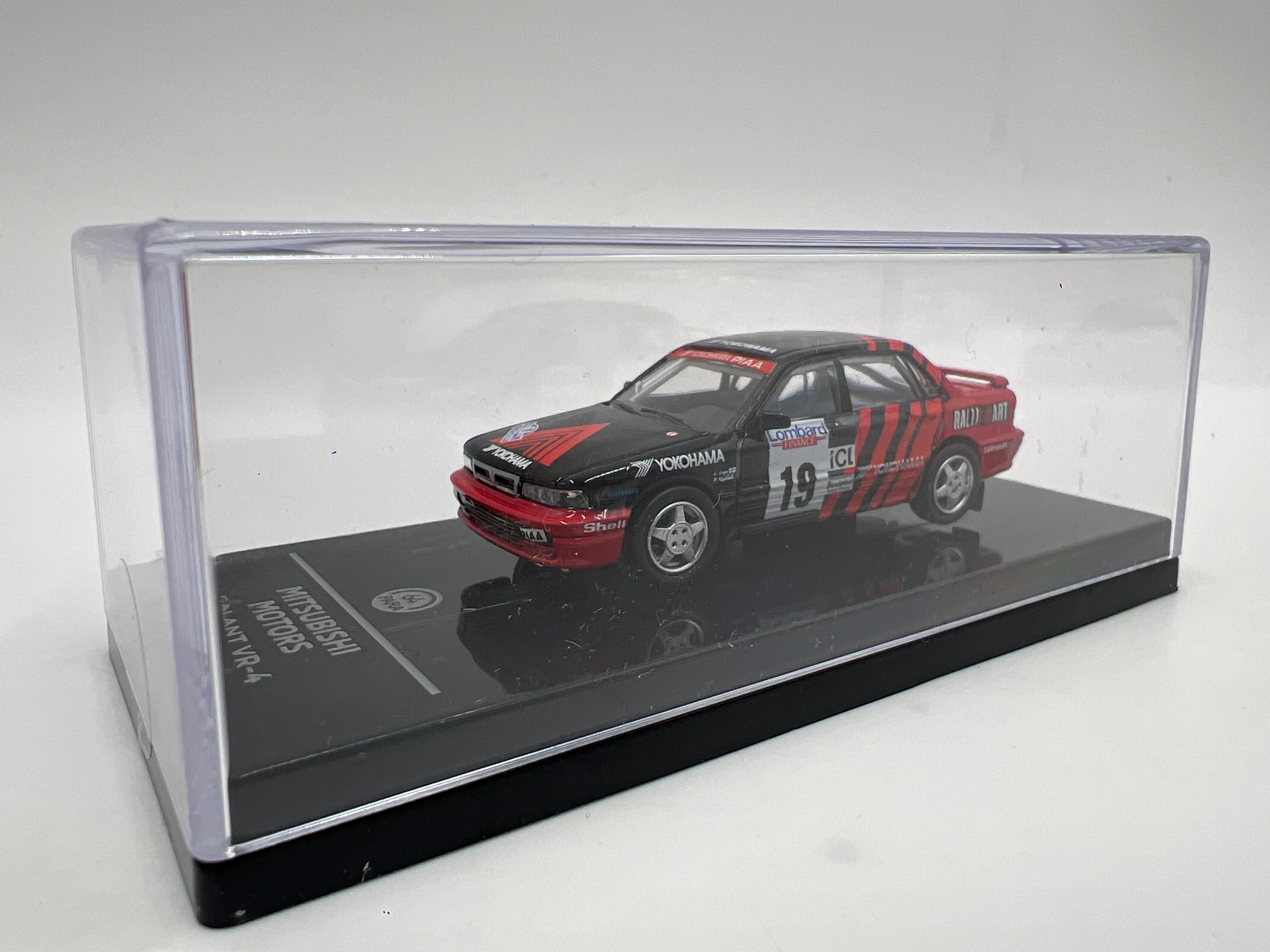 Para64 1:64 Scale Diecast Mitsubishi Motors Mitsubishi Galant VR-4 Advan Red/Black - Image 6
