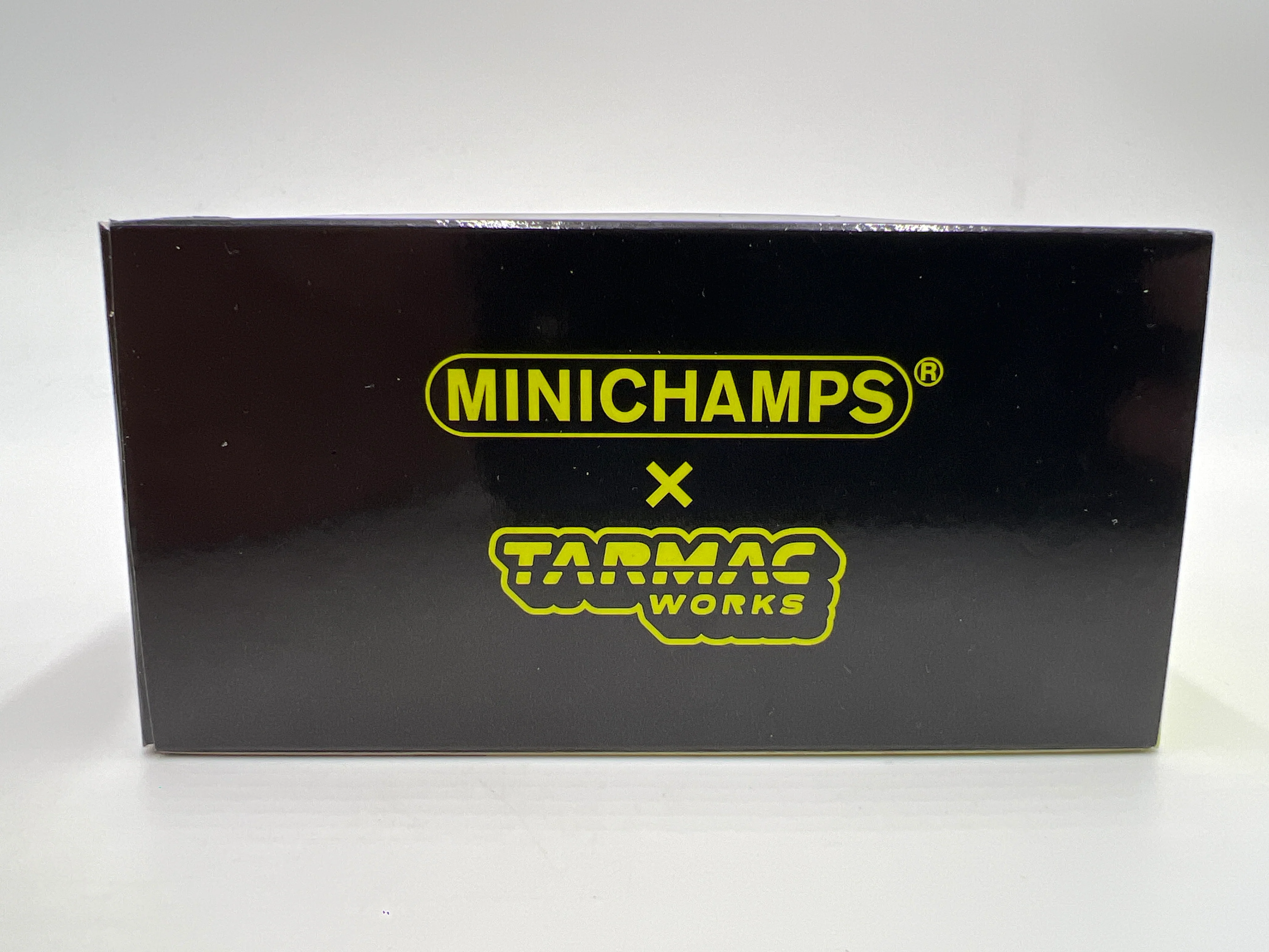 Minichamps 64 x Tarmac Works 1/999 Porsche 911 992 GT3 RS Acid Green - Image 10