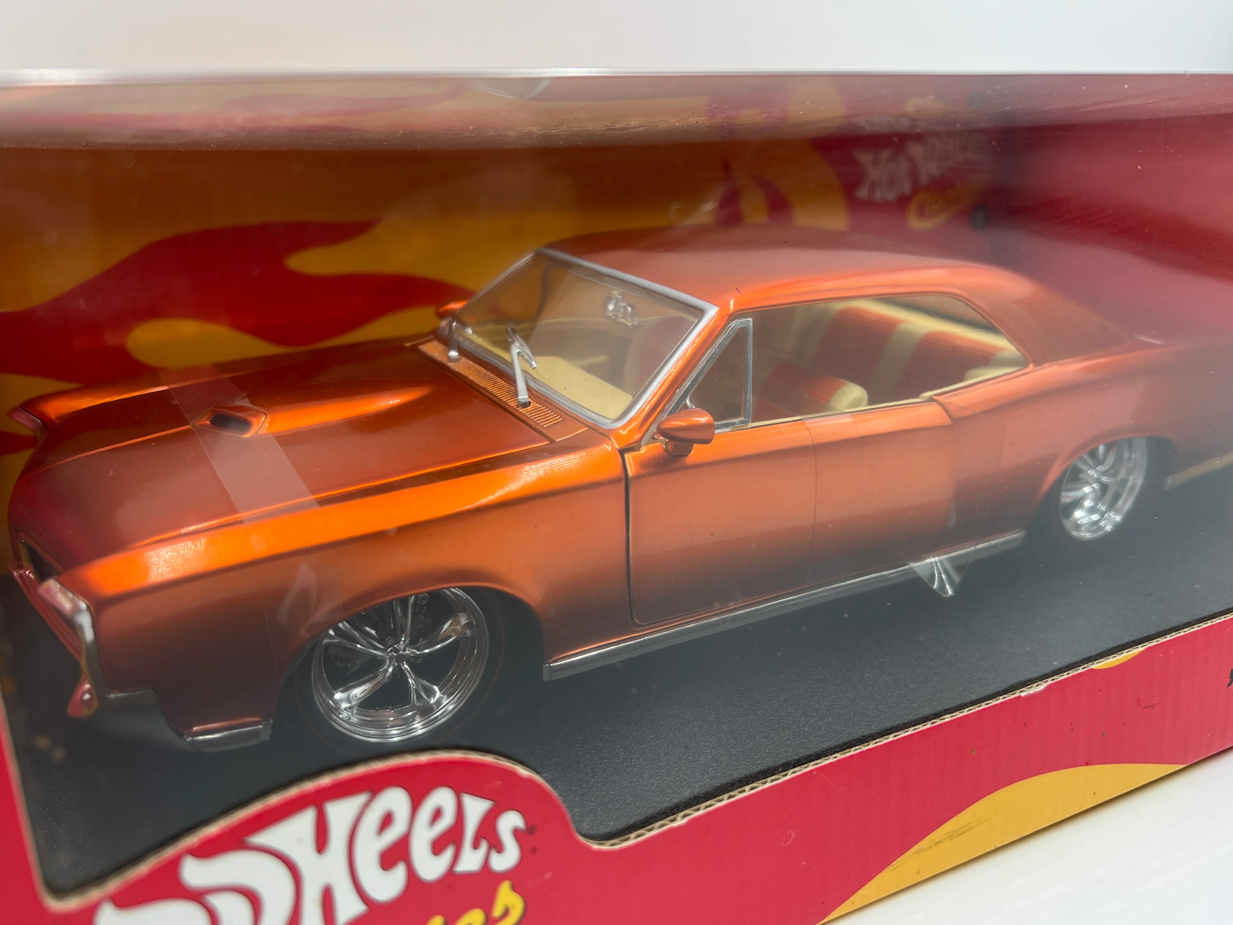 Hot Wheels 1:18 Classics Limited Edition 66 Pontiac GTO Orange - Image 2