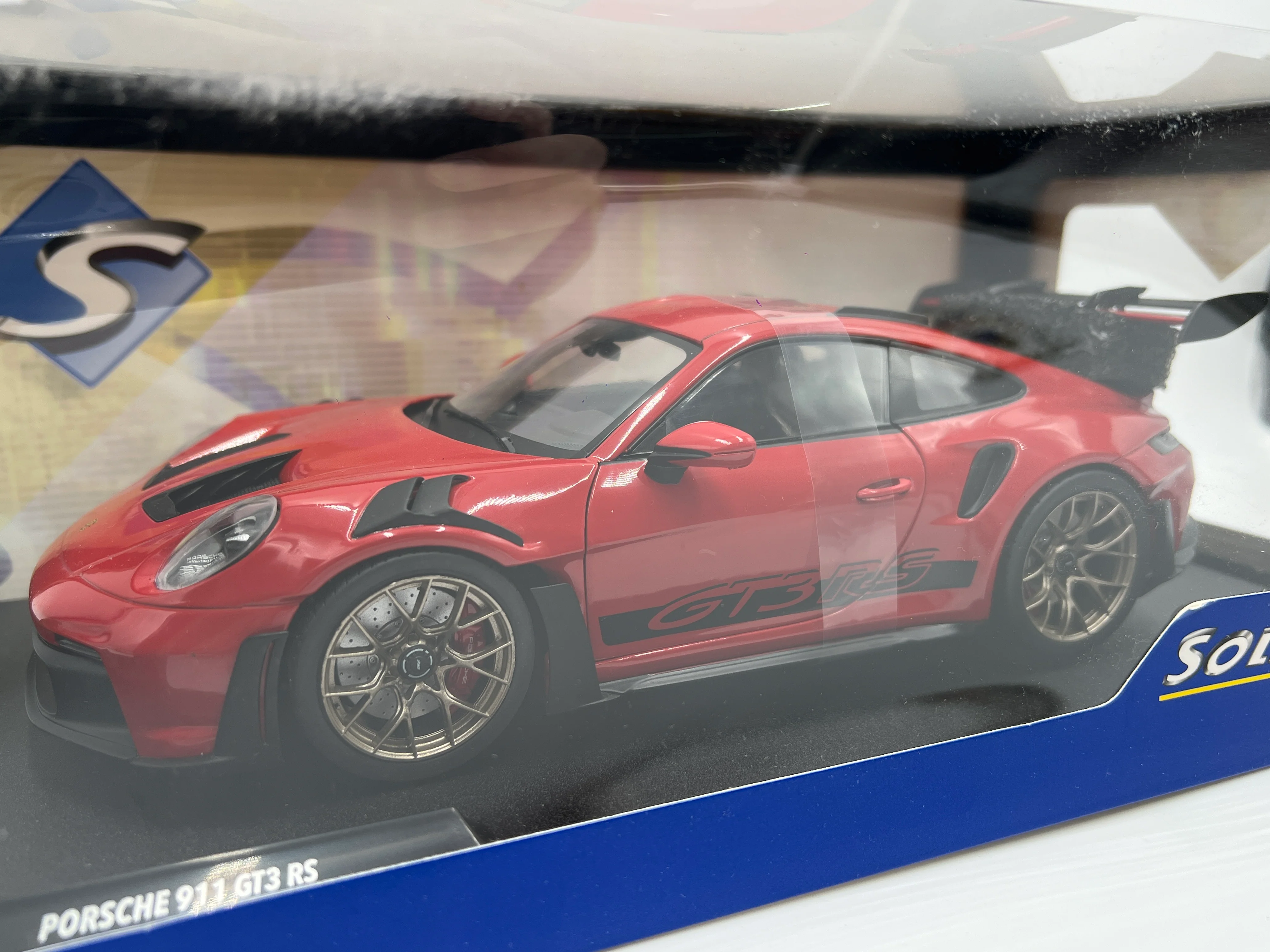 Solido 1:18 Scale Porsche 911 GT3 RS Red - Image 2